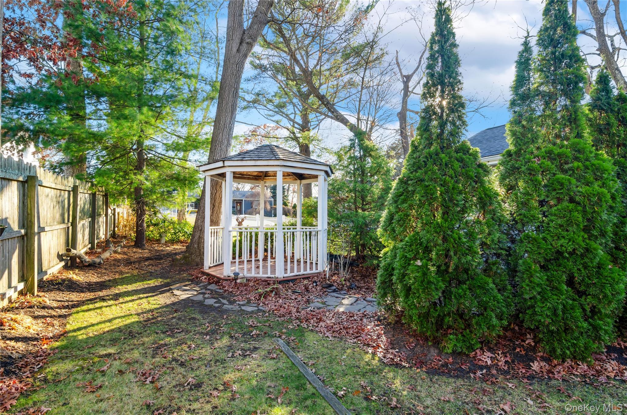 Single Family 45th Suffolk County, NY 11751, MLS-939838-36