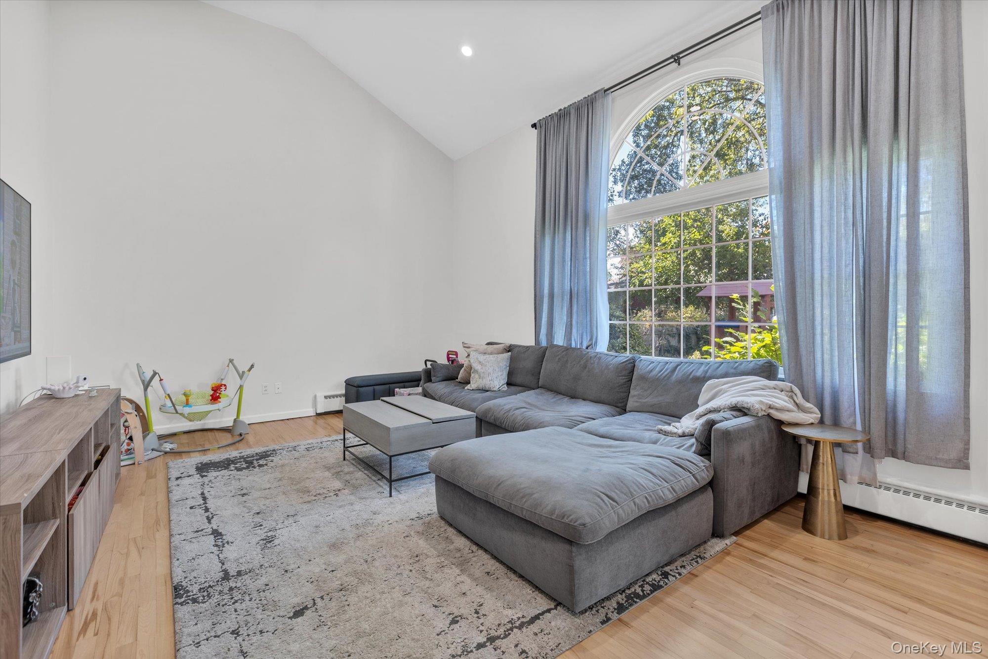 Single Family Skyview Suffolk County, NY 11747, MLS-939925-4