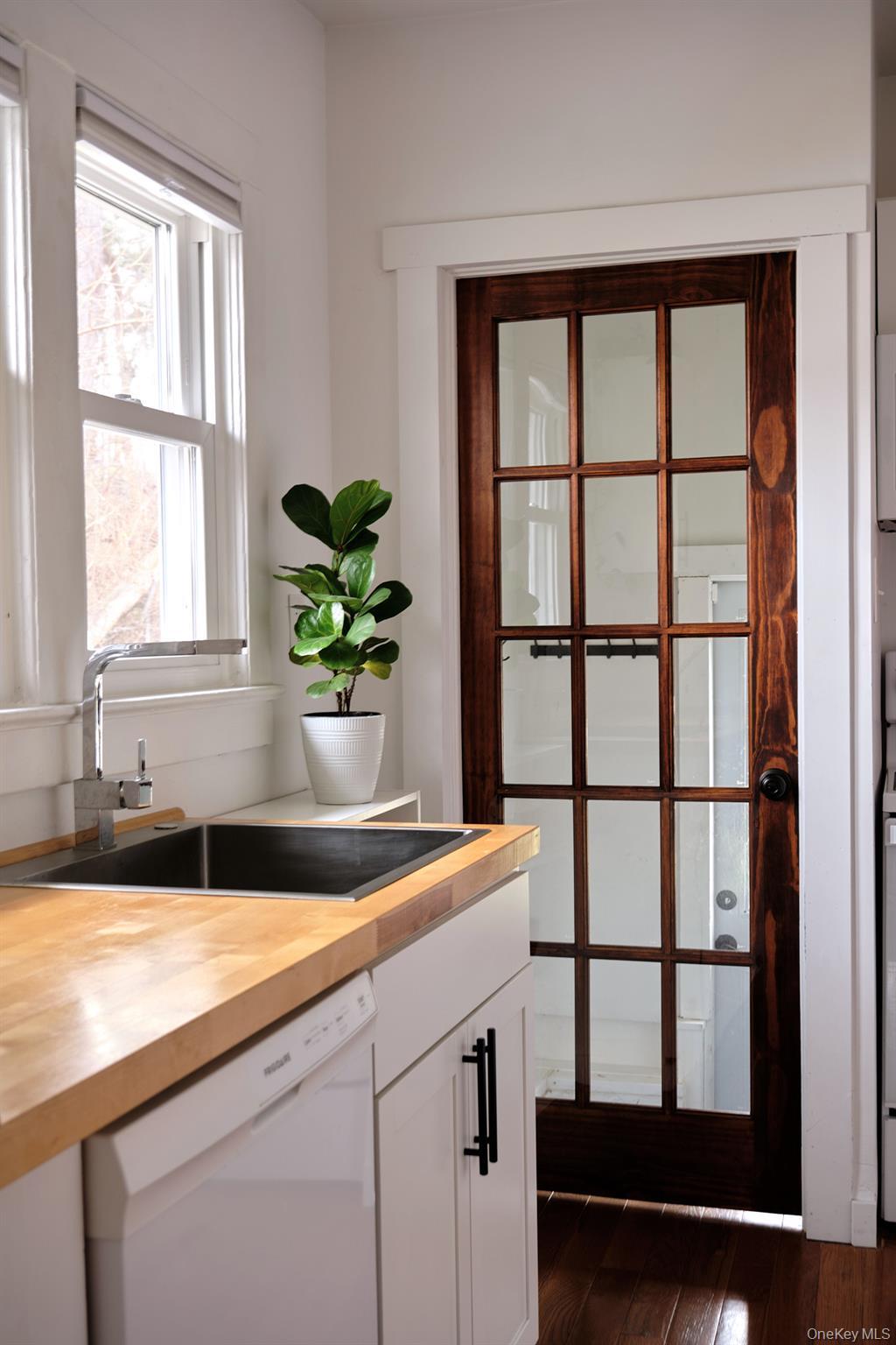 Single Family Fairview Ulster County, NY 12401, MLS-940028-17