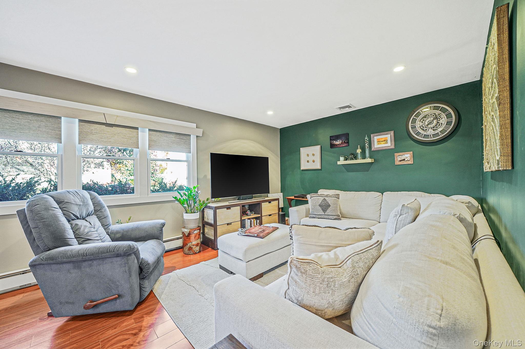 Single Family Malcolm Suffolk County, NY 11713, MLS-940042-10