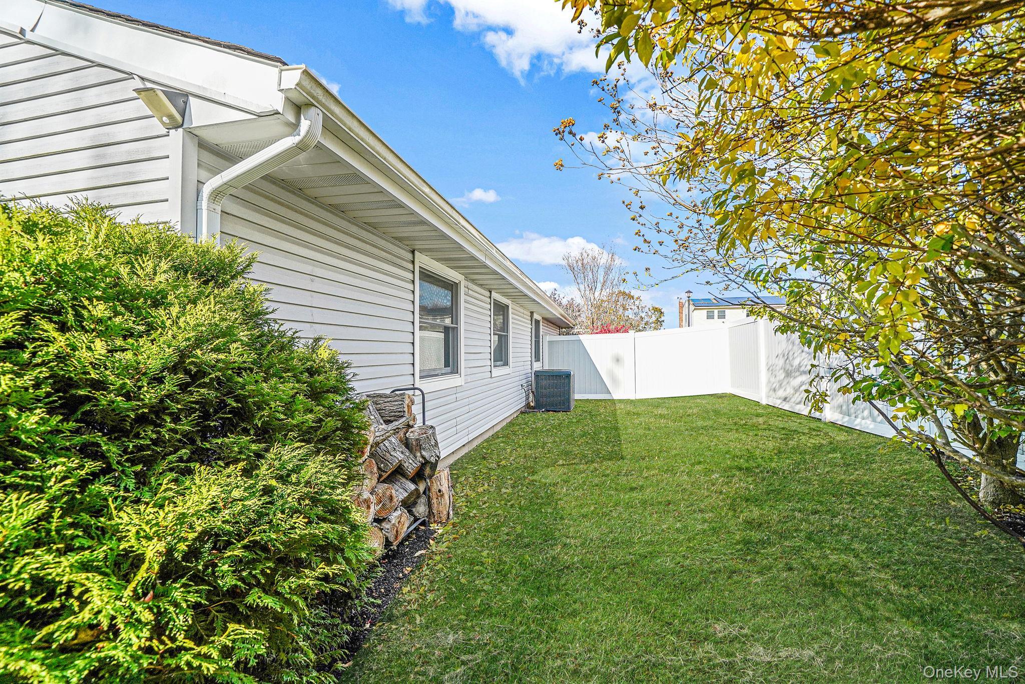 Single Family Malcolm Suffolk County, NY 11713, MLS-940042-36