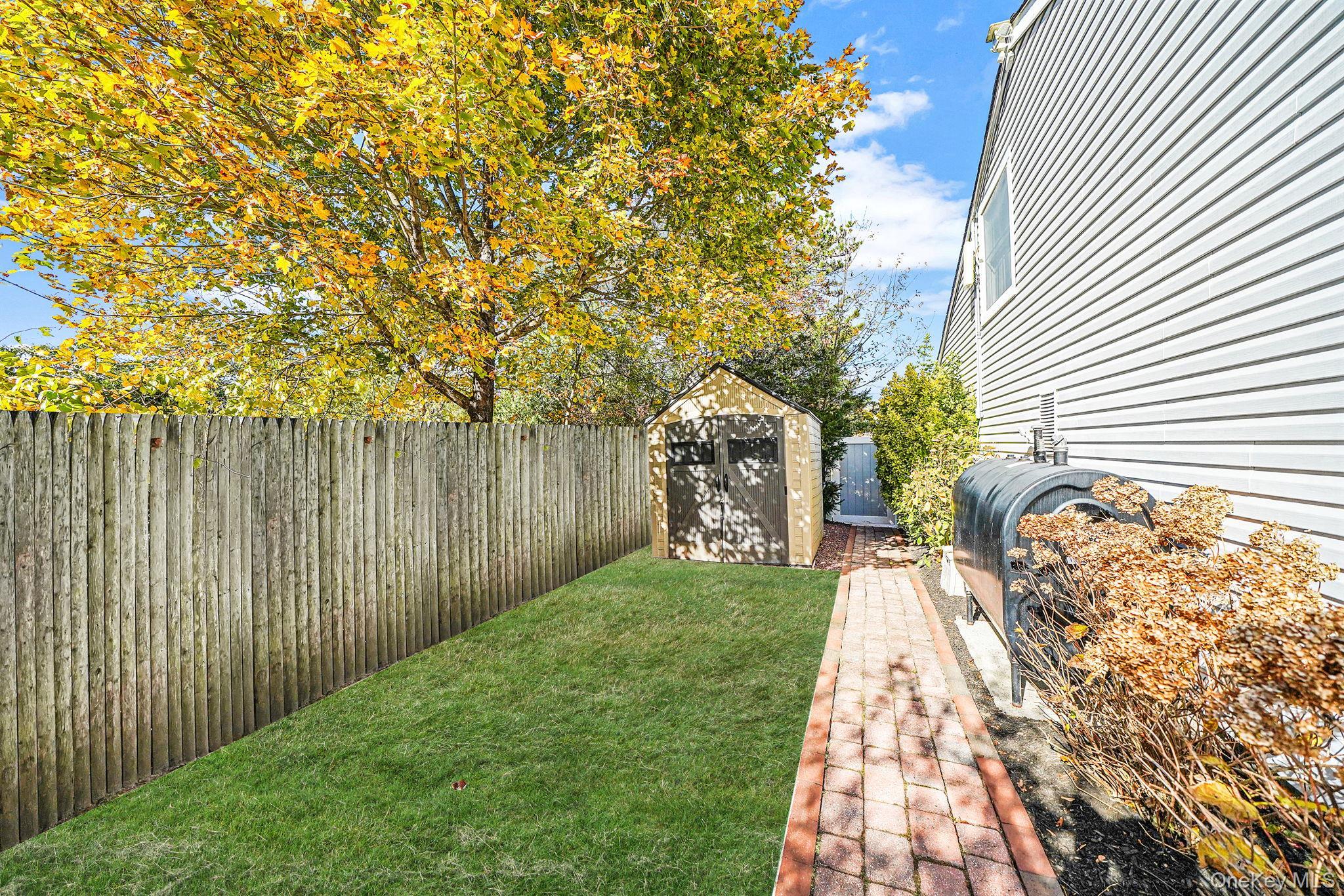 Single Family Malcolm Suffolk County, NY 11713, MLS-940042-38