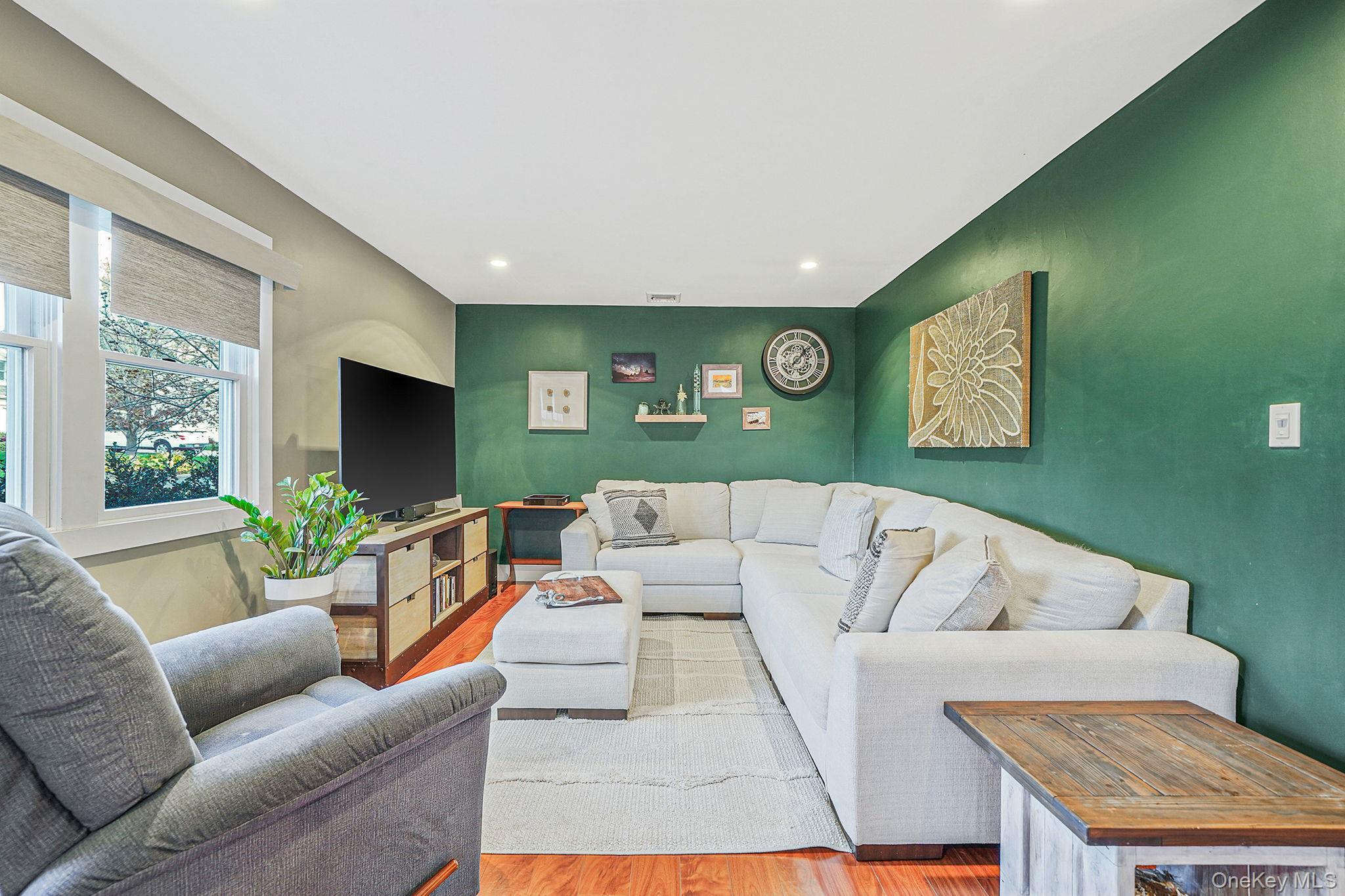 Single Family Malcolm Suffolk County, NY 11713, MLS-940042-9