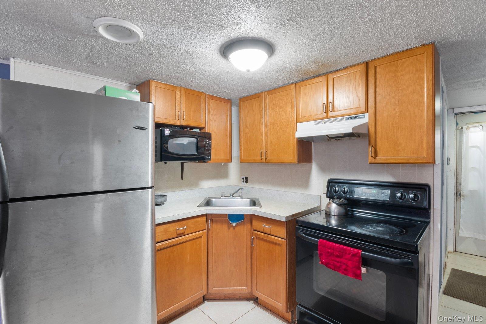 Single Family Spur Suffolk County, NY 11706, MLS-940065-15