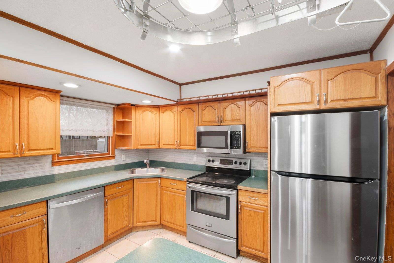 Single Family Spur Suffolk County, NY 11706, MLS-940065-5