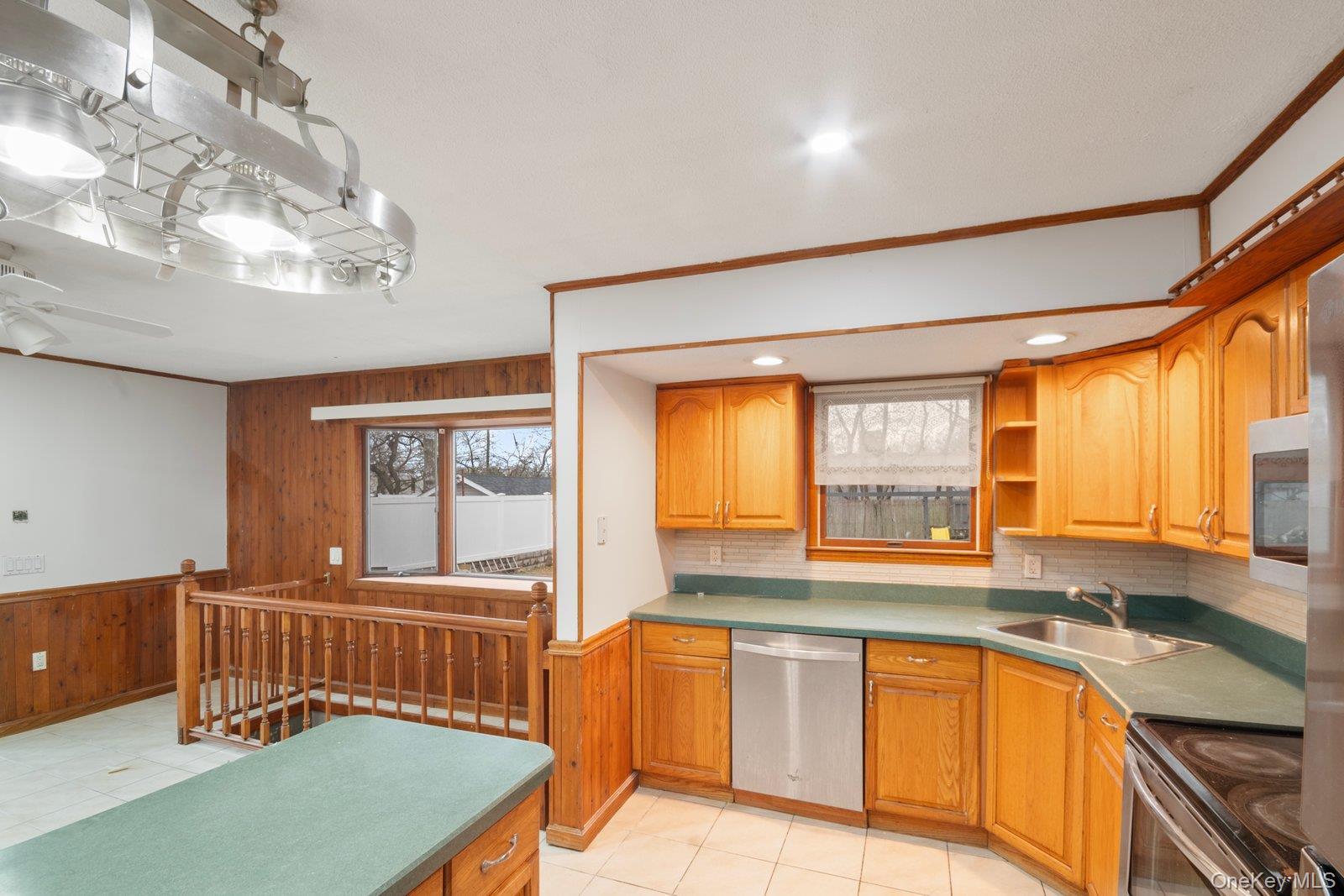 Single Family Spur Suffolk County, NY 11706, MLS-940065-7