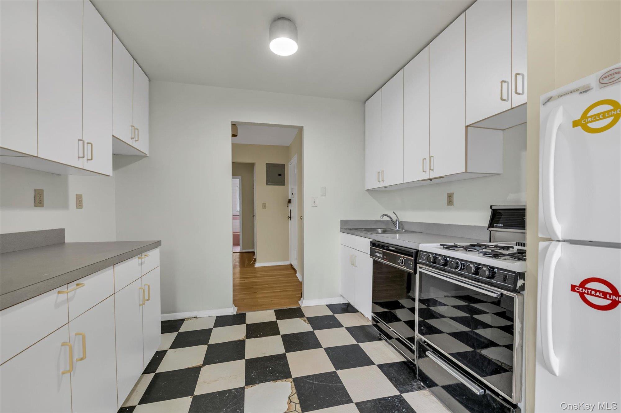 Coop Pelham  Westchester County, NY 10805, MLS-940074-8