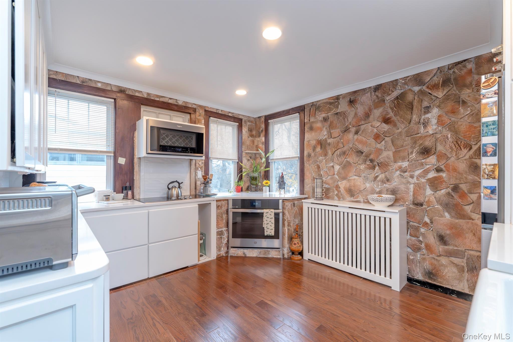 Single Family Broadway Ulster County, NY 12466, MLS-940125-16