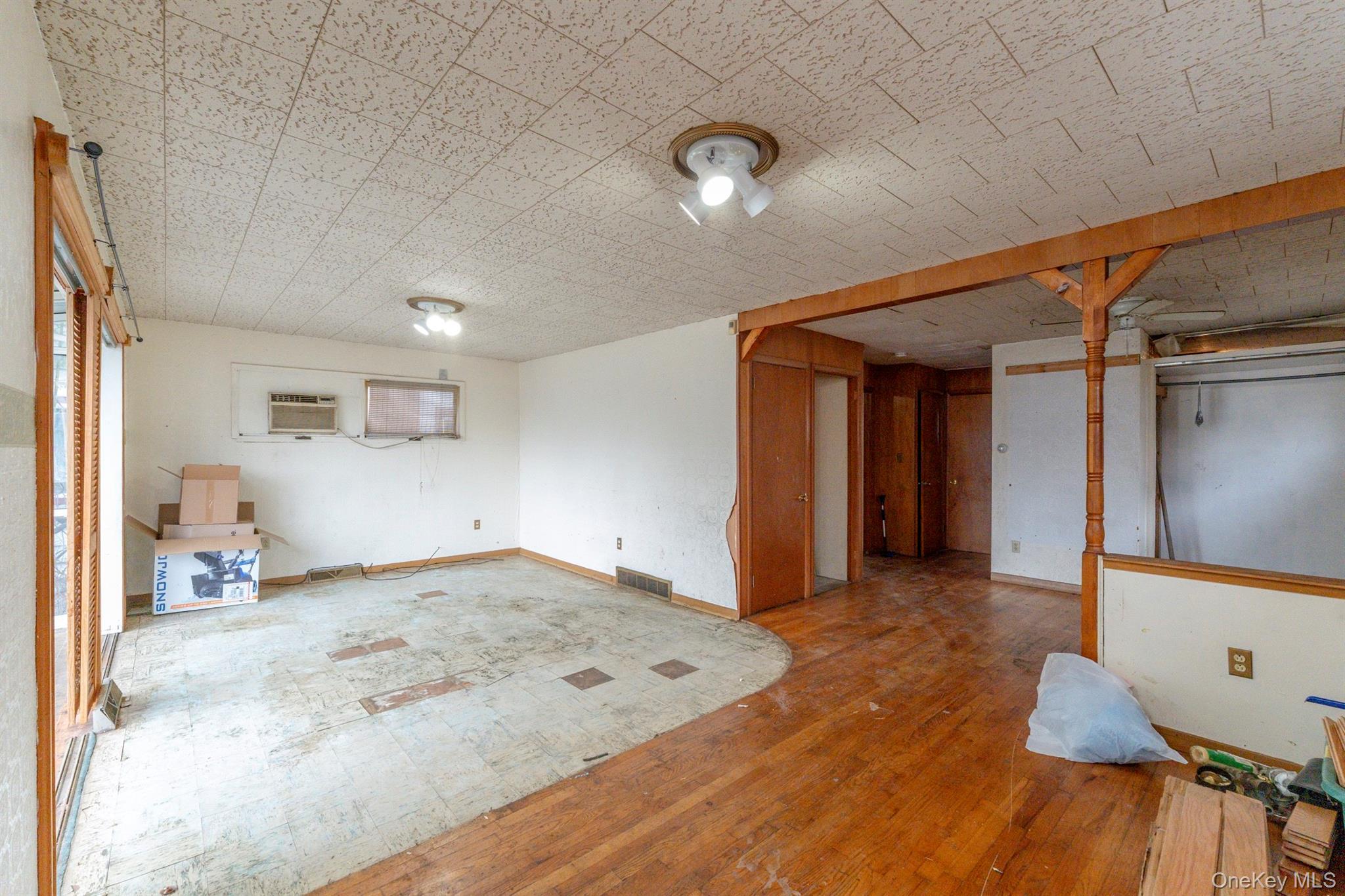 Single Family Broadway Ulster County, NY 12466, MLS-940125-35