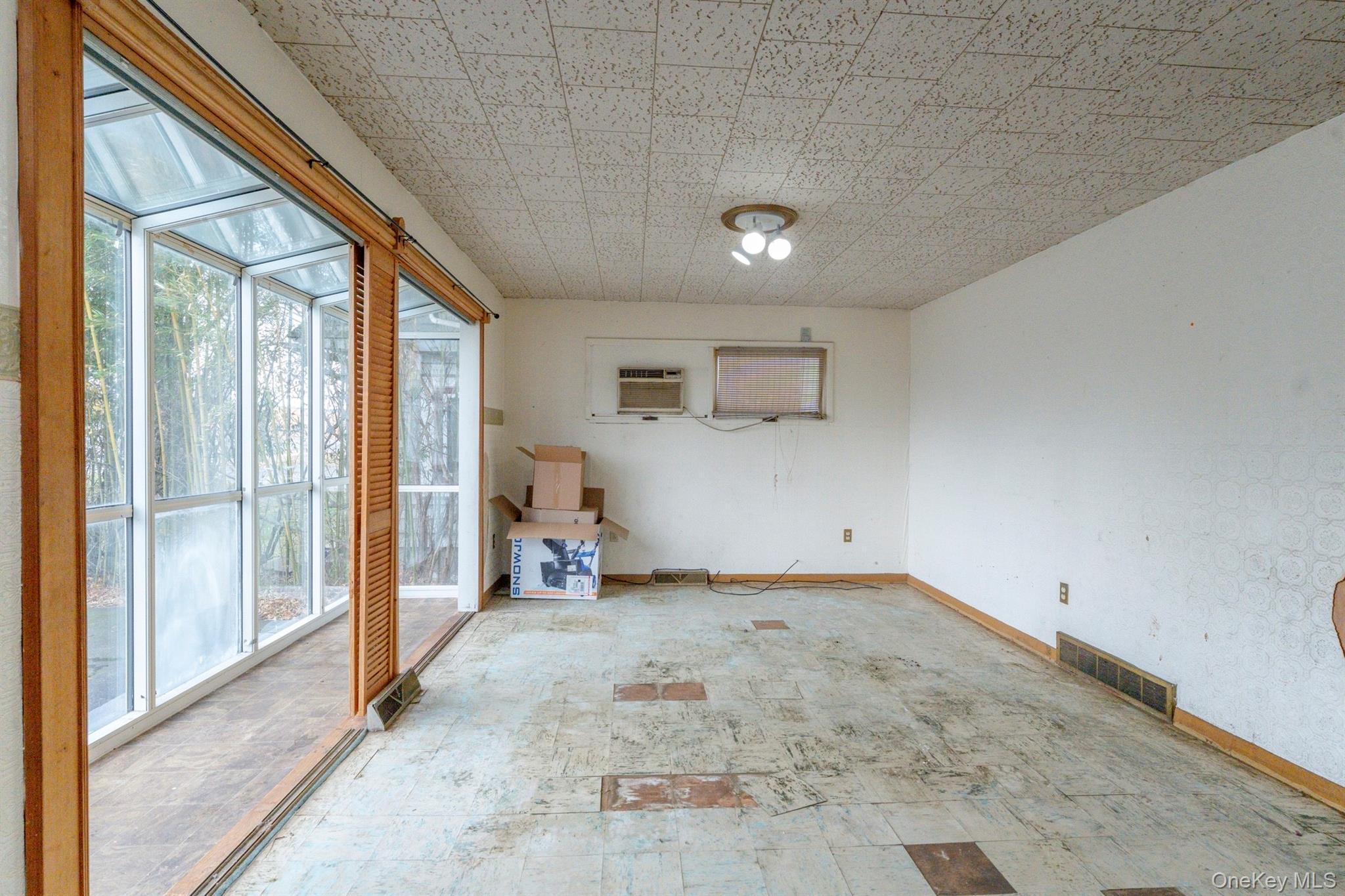 Single Family Broadway Ulster County, NY 12466, MLS-940125-36