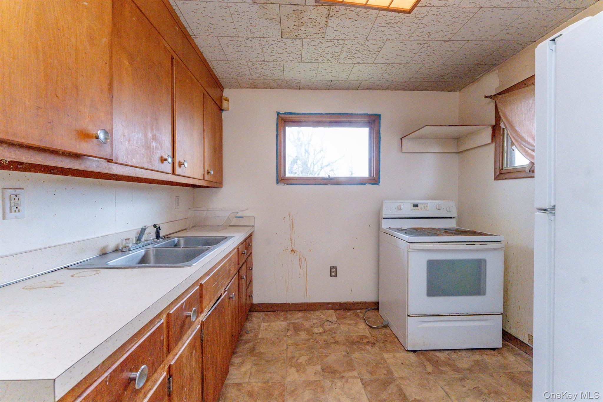 Single Family Broadway Ulster County, NY 12466, MLS-940125-39