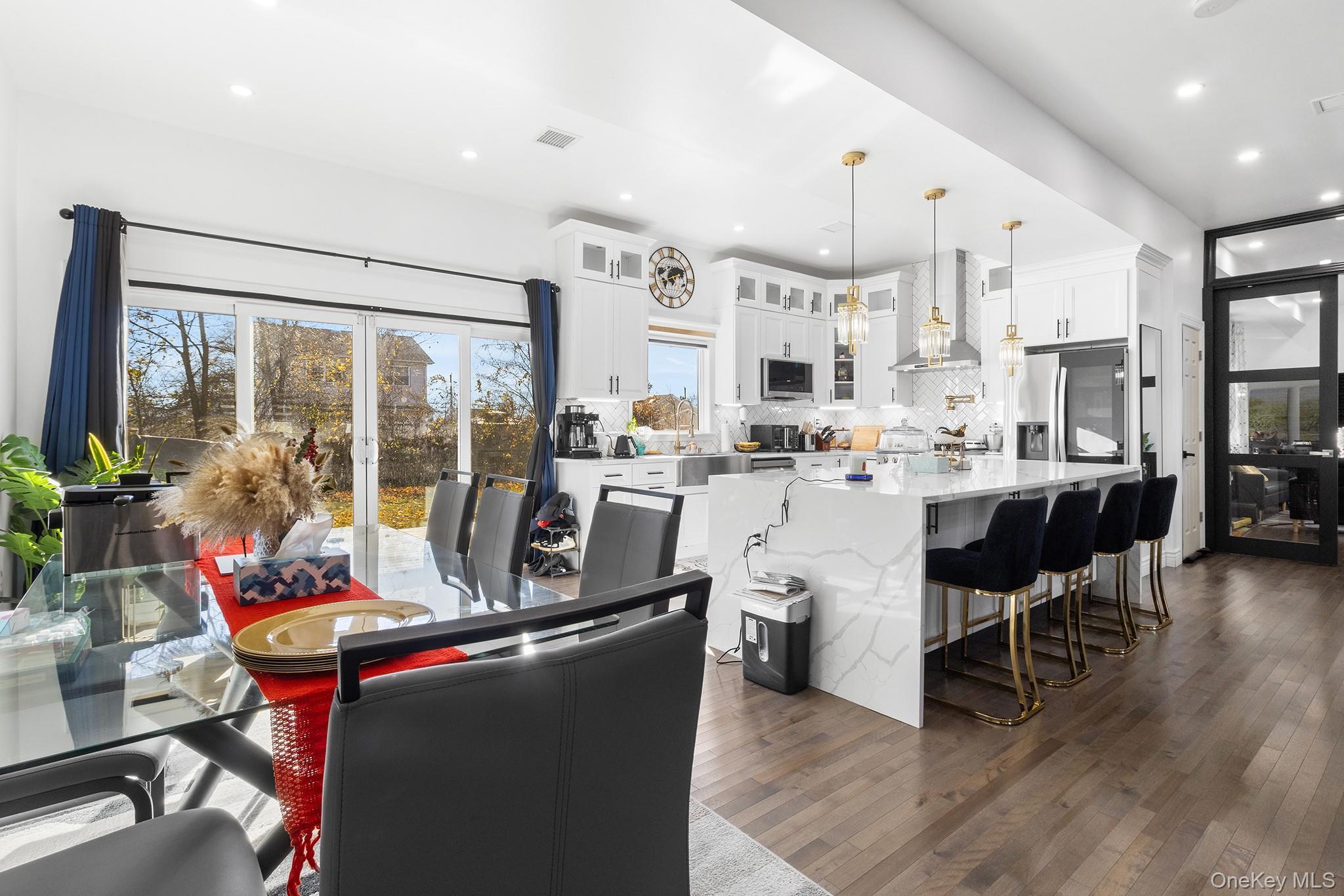 Single Family 17th Suffolk County, NY 11704, MLS-940135-10