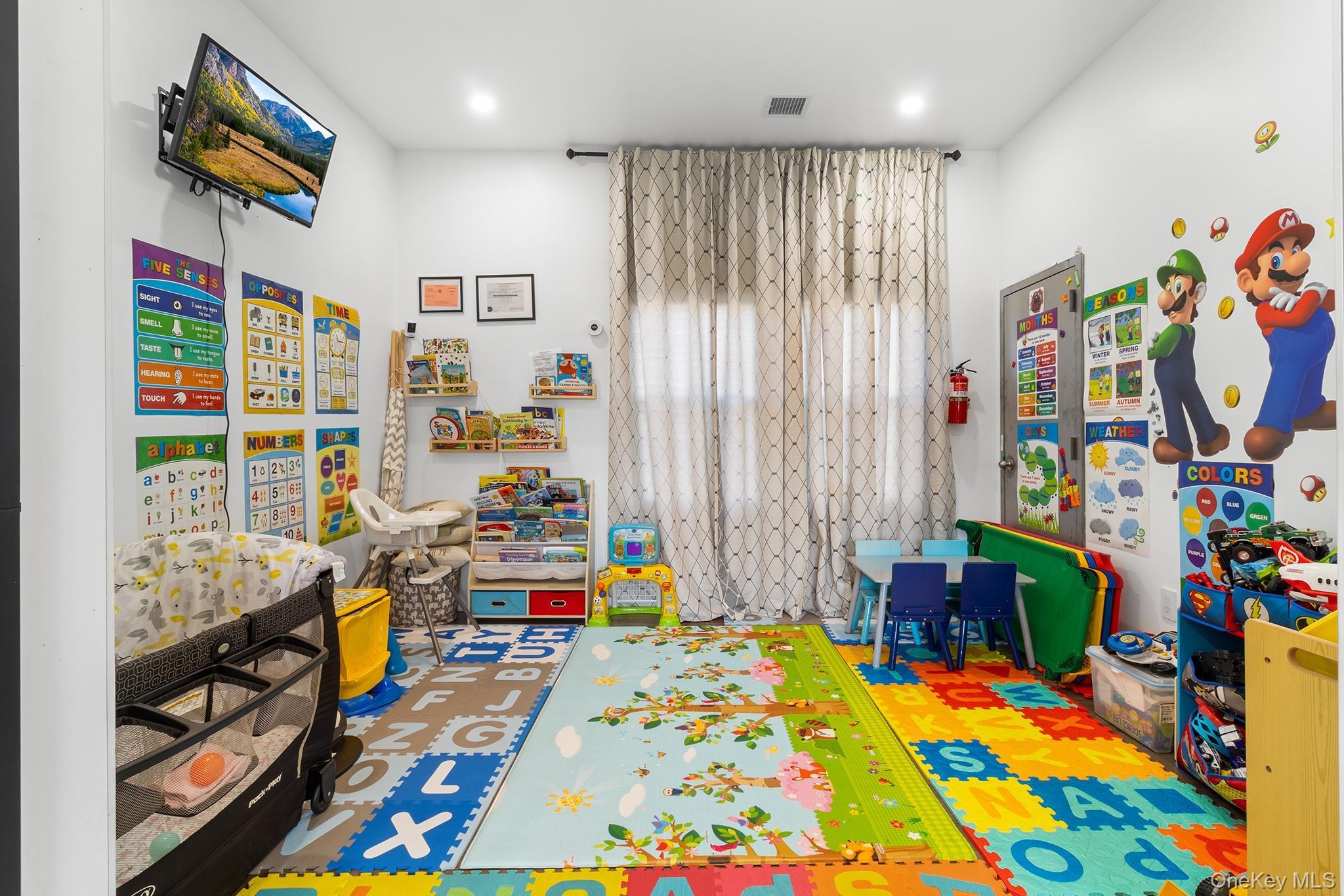 Single Family 17th Suffolk County, NY 11704, MLS-940135-16