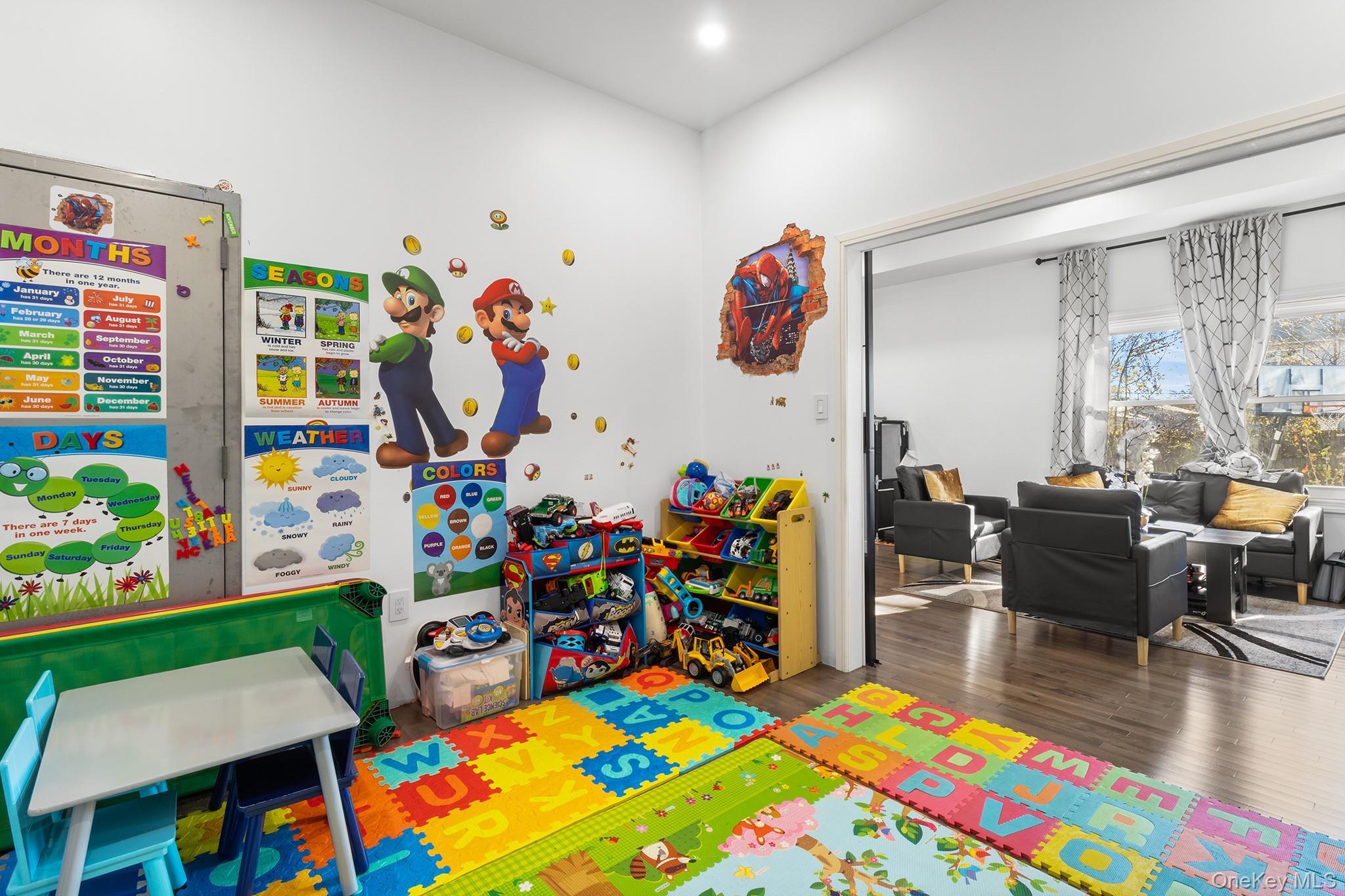 Single Family 17th Suffolk County, NY 11704, MLS-940135-17