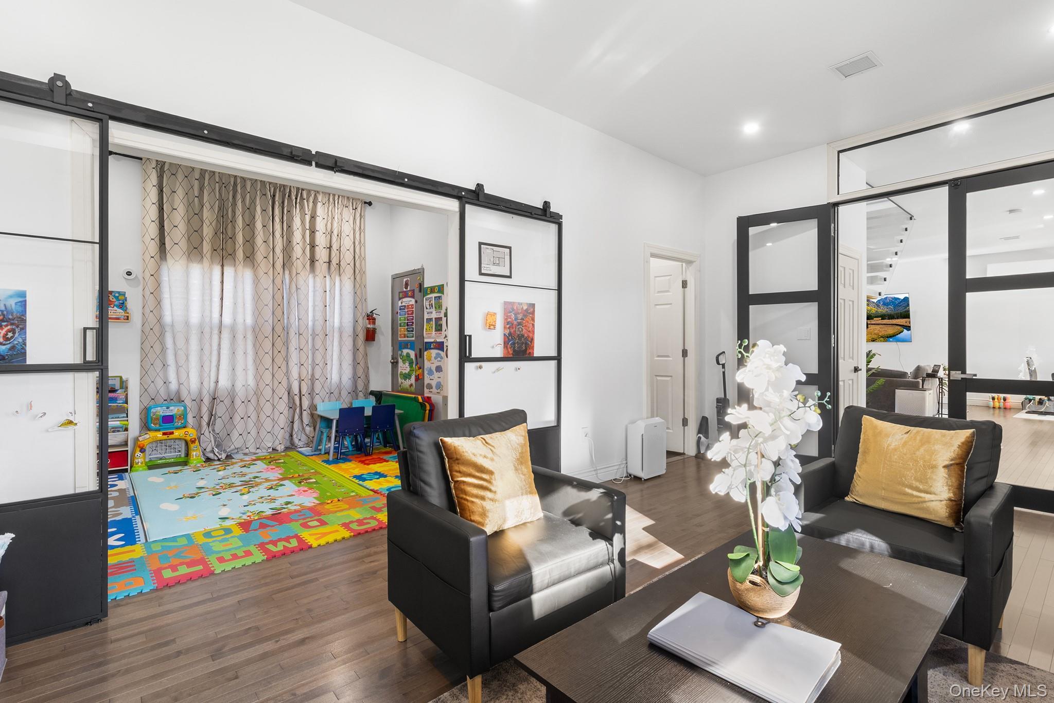 Single Family 17th Suffolk County, NY 11704, MLS-940135-20