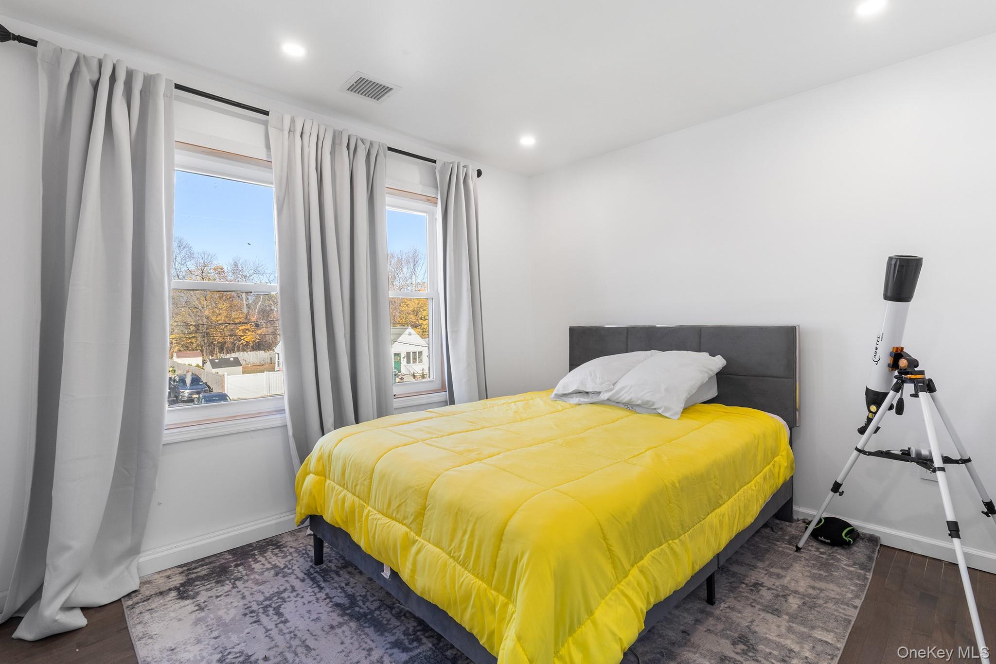 Single Family 17th Suffolk County, NY 11704, MLS-940135-23