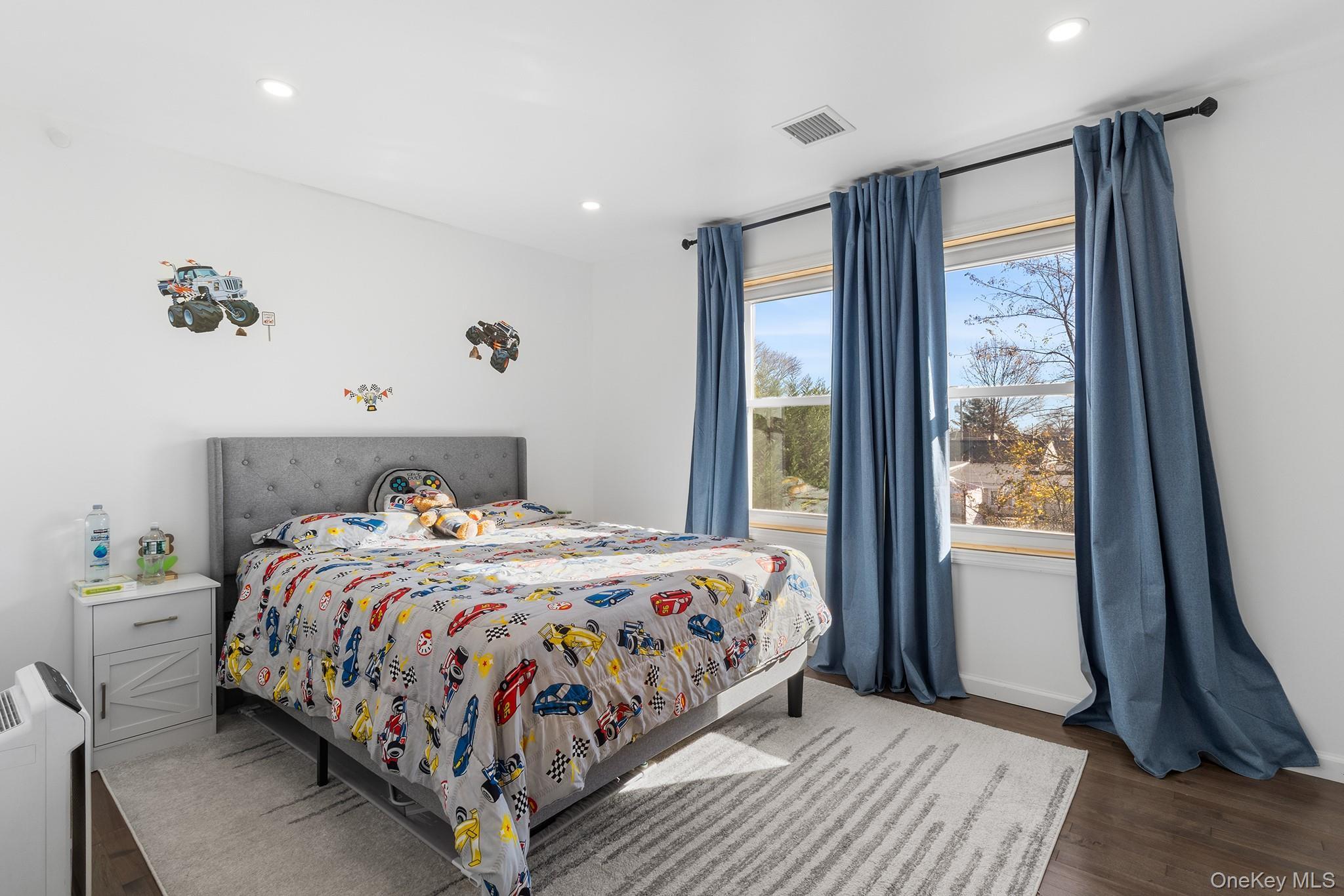 Single Family 17th Suffolk County, NY 11704, MLS-940135-24