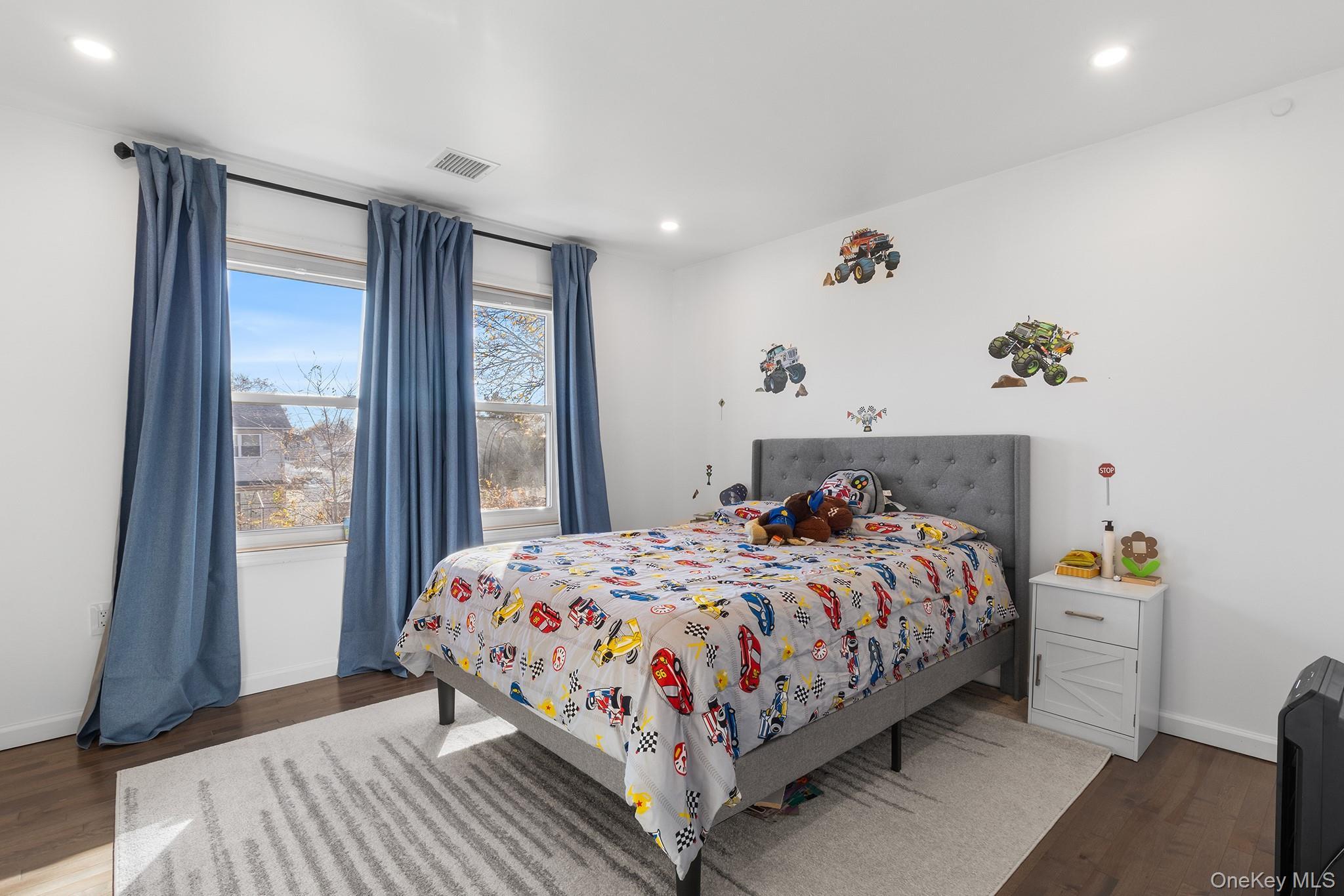 Single Family 17th Suffolk County, NY 11704, MLS-940135-25