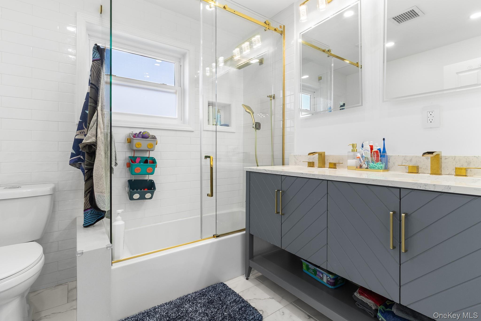 Single Family 17th Suffolk County, NY 11704, MLS-940135-26