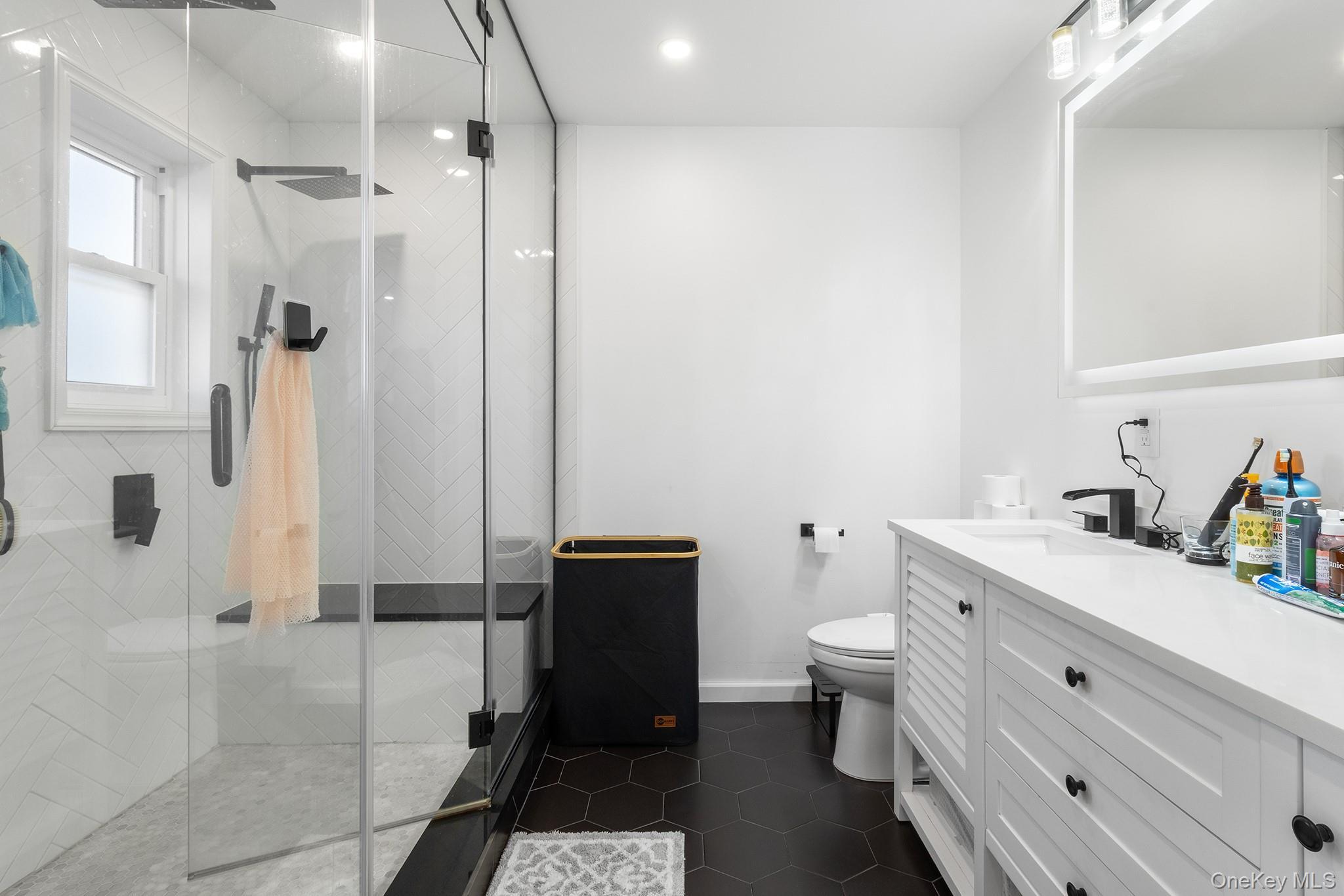 Single Family 17th Suffolk County, NY 11704, MLS-940135-28