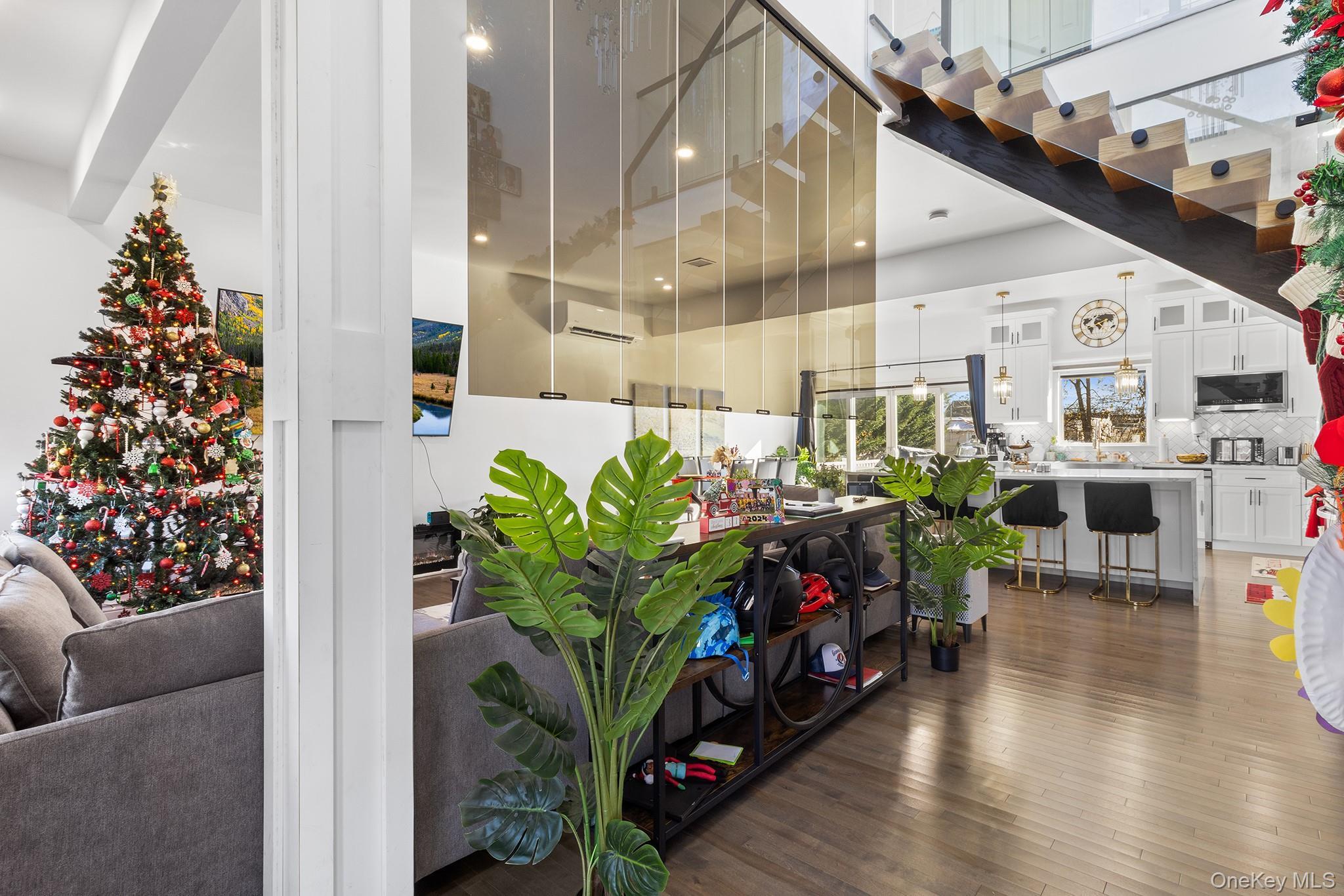 Single Family 17th Suffolk County, NY 11704, MLS-940135-4