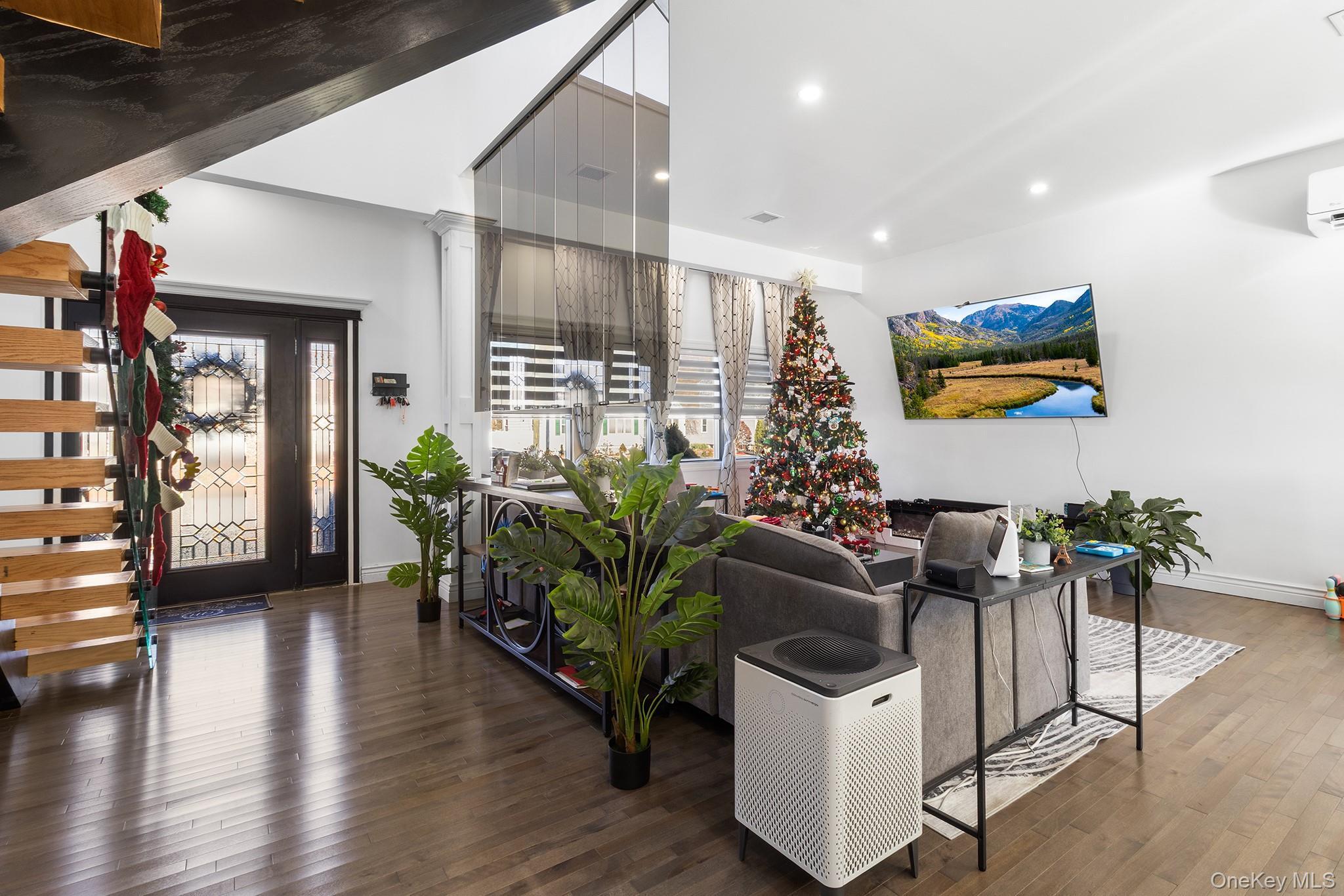 Single Family 17th Suffolk County, NY 11704, MLS-940135-5