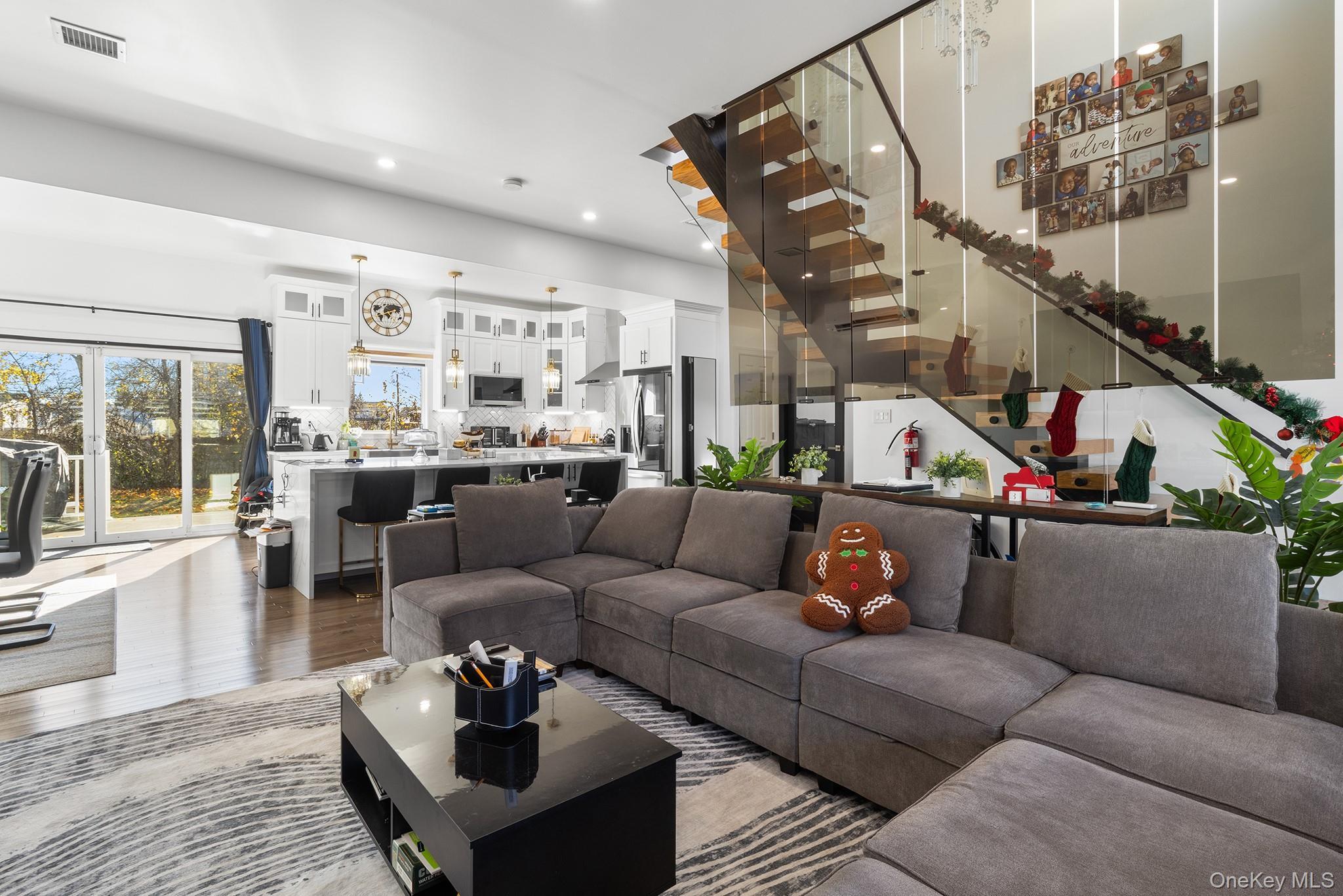 Single Family 17th Suffolk County, NY 11704, MLS-940135-7