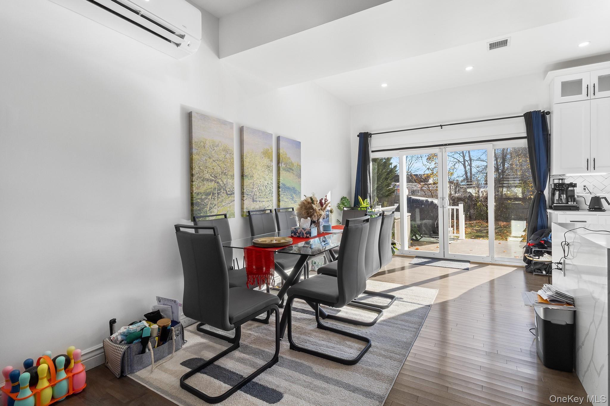 Single Family 17th Suffolk County, NY 11704, MLS-940135-9