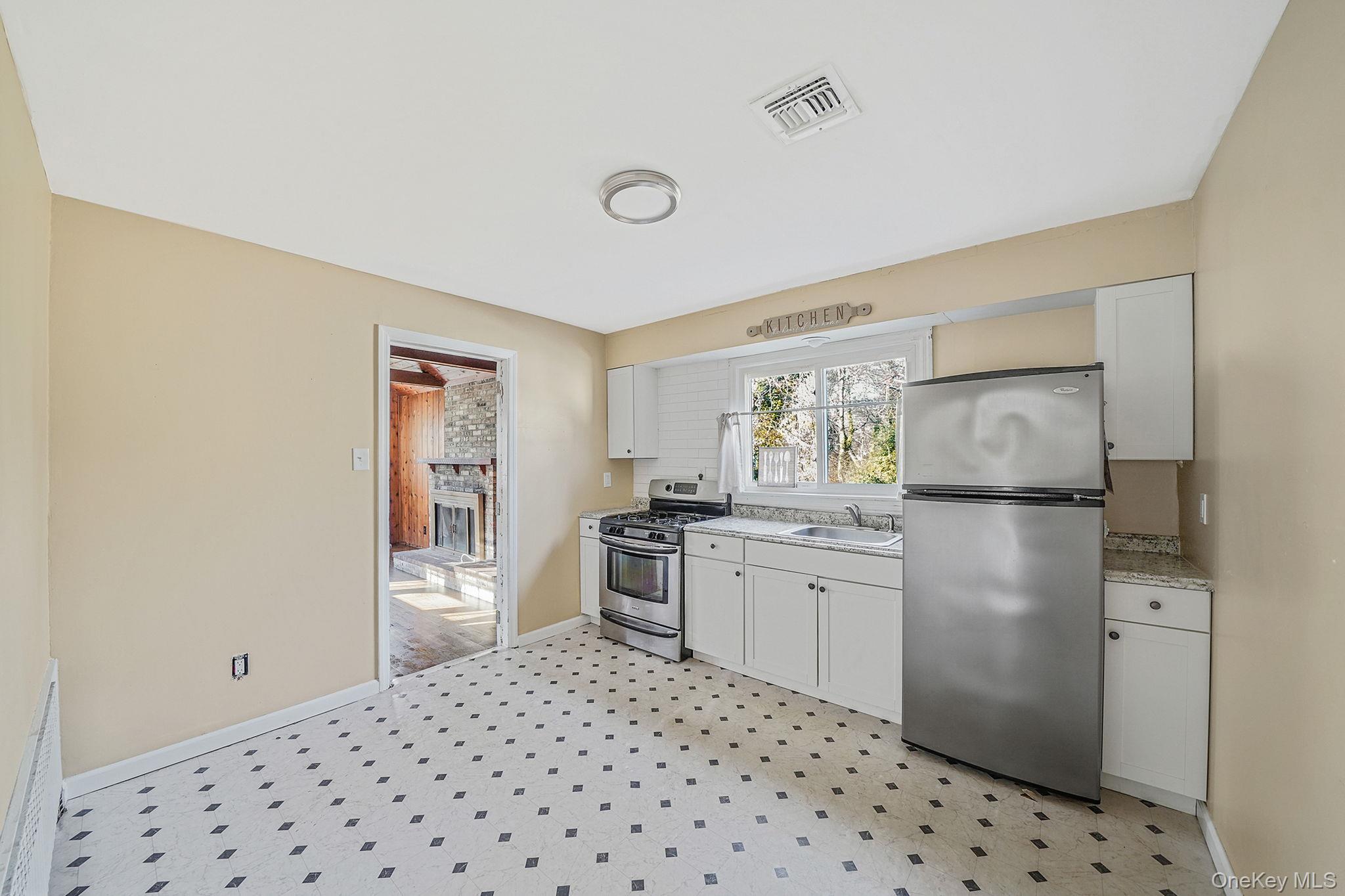 Single Family Tower  Suffolk County, NY 11782, MLS-940137-9