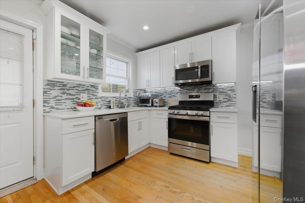 Single Family Yates  Bronx, NY 10469, MLS-940140-8