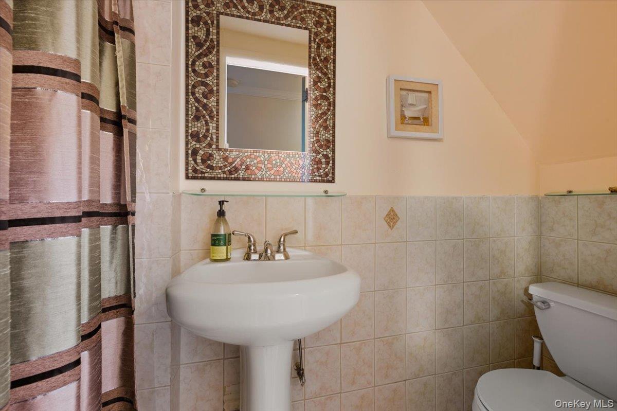 Single Family Yates  Bronx, NY 10469, MLS-940140-9