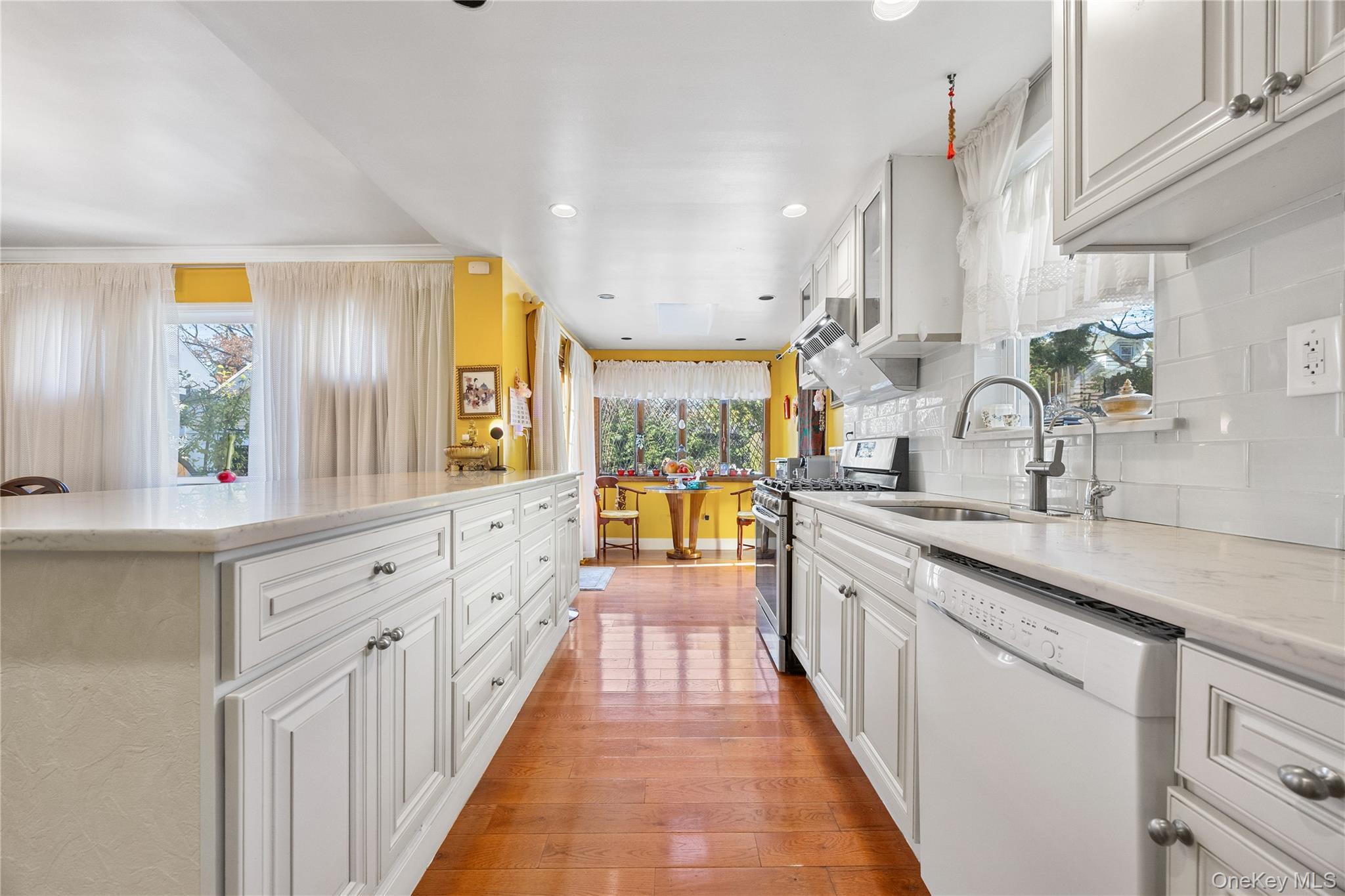 Single Family 157th  Queens, NY 11354, MLS-940151-8