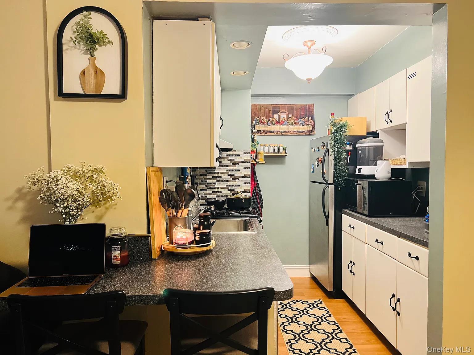 Apartment Little Neck Parkway  Queens, NY 11362, MLS-940201-17