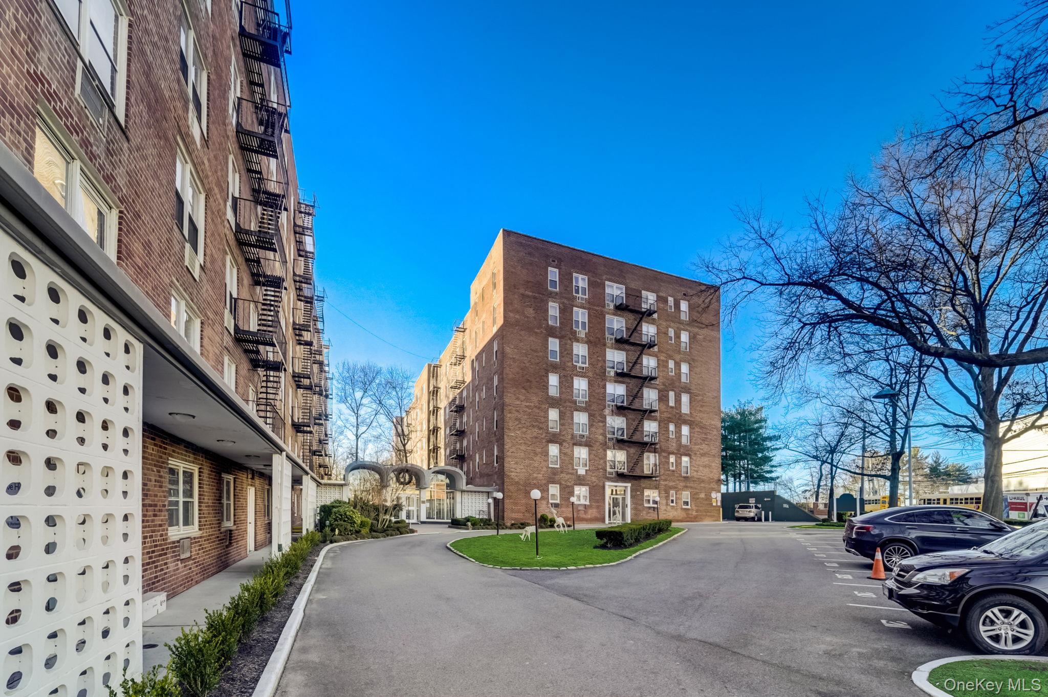 Apartment Little Neck Parkway  Queens, NY 11362, MLS-940201-2