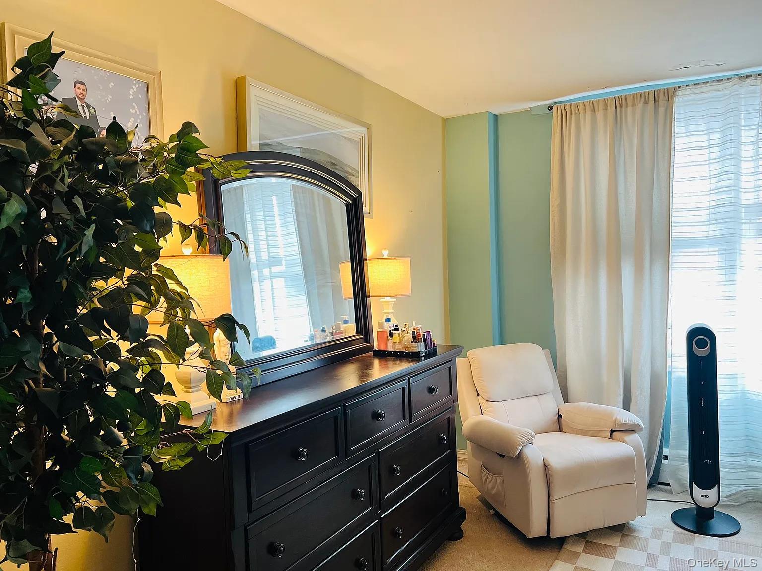 Apartment Little Neck Parkway  Queens, NY 11362, MLS-940201-20