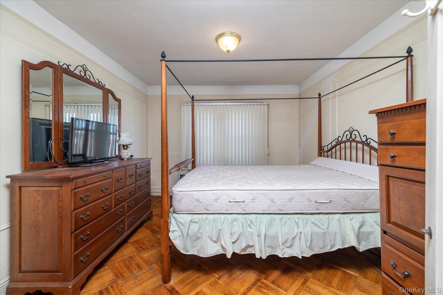 Single Family 66th Queens, NY 11378, MLS-940207-11