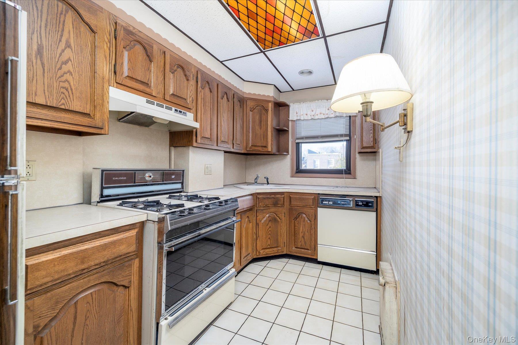 Single Family 66th Queens, NY 11378, MLS-940207-14