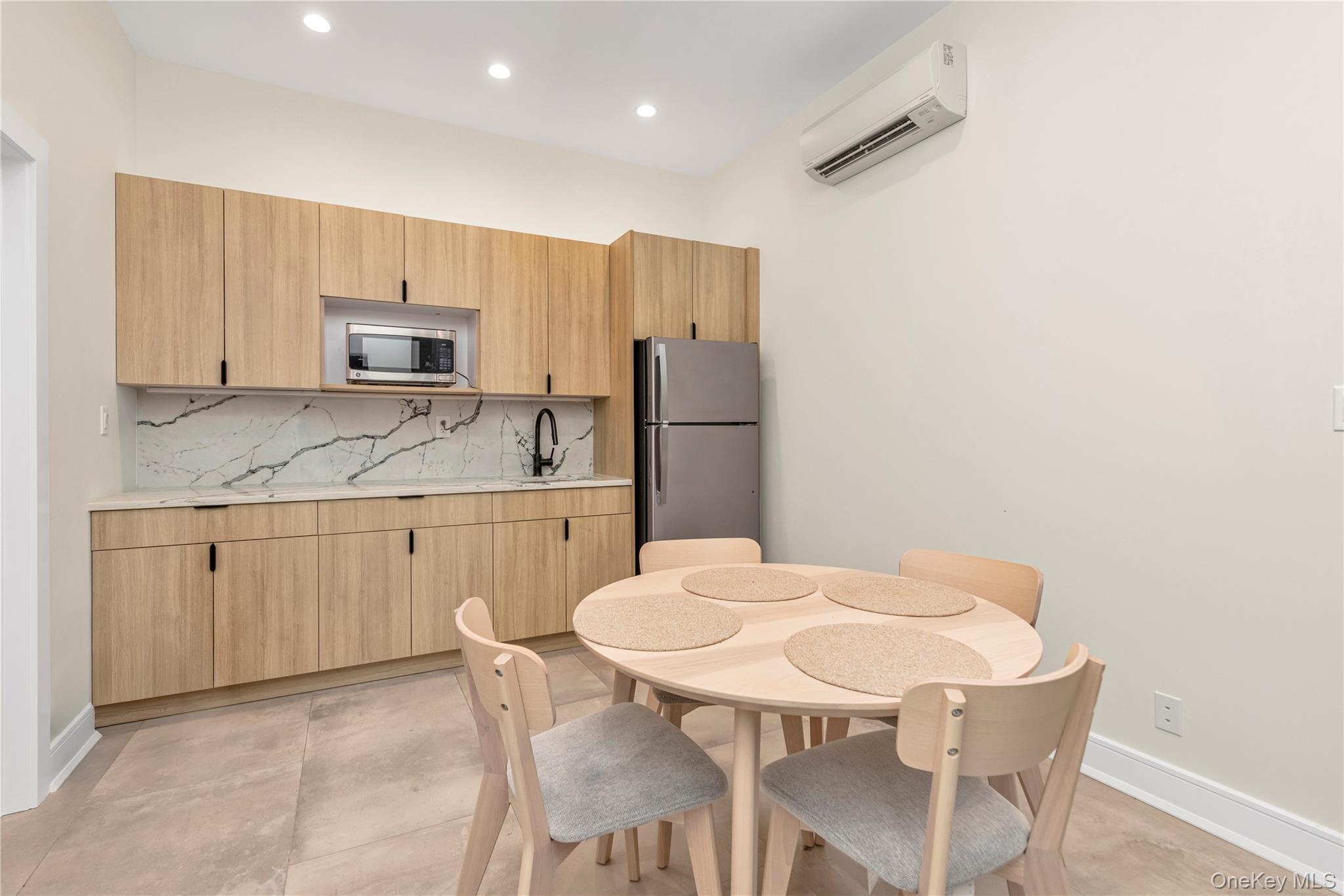 Single Family 149th Queens, NY 11357, MLS-940218-10