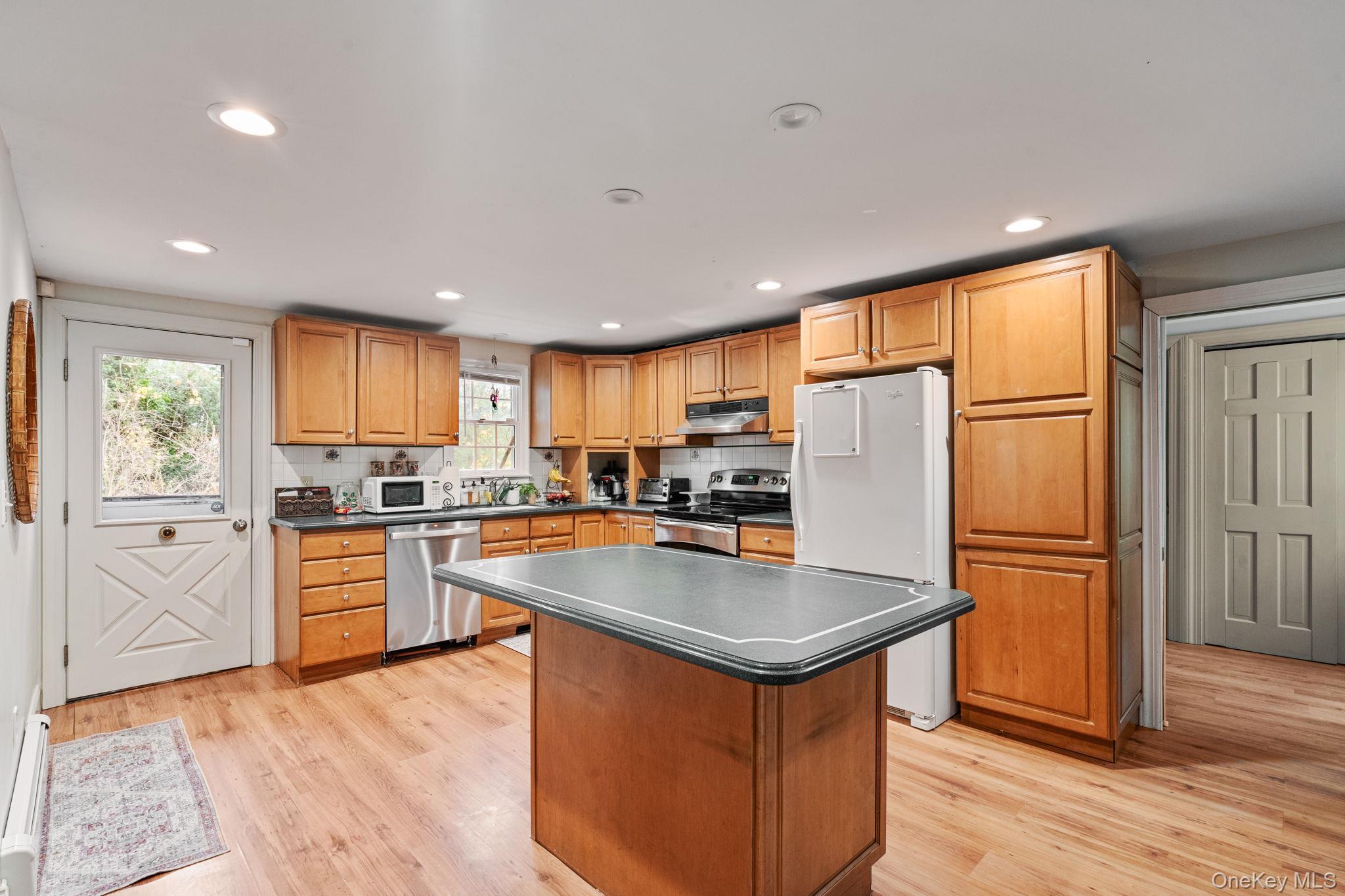 Single Family North Country Suffolk County, NY 11764, MLS-940224-9