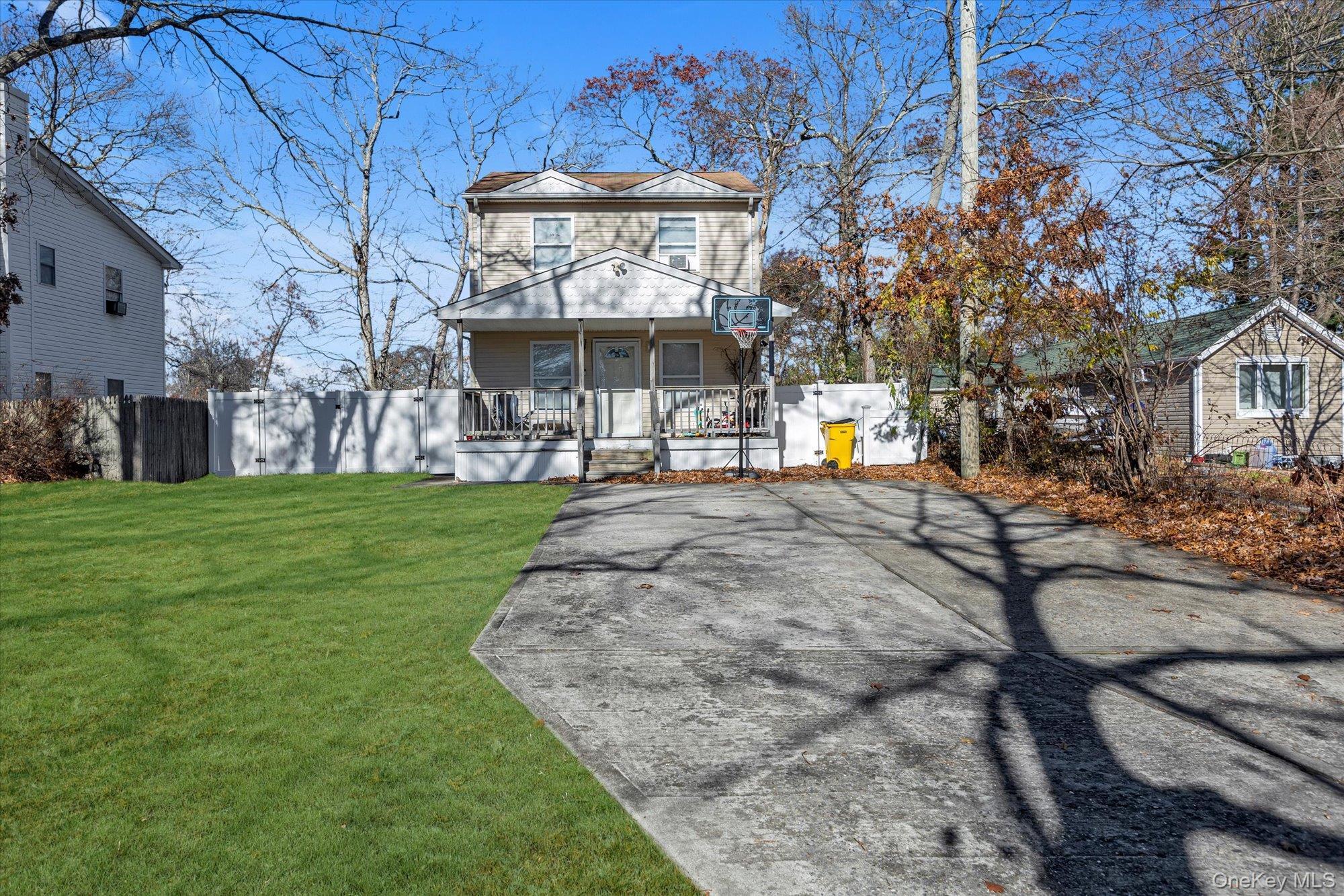 Single Family Laurelton Suffolk County, NY 11784, MLS-940225-2