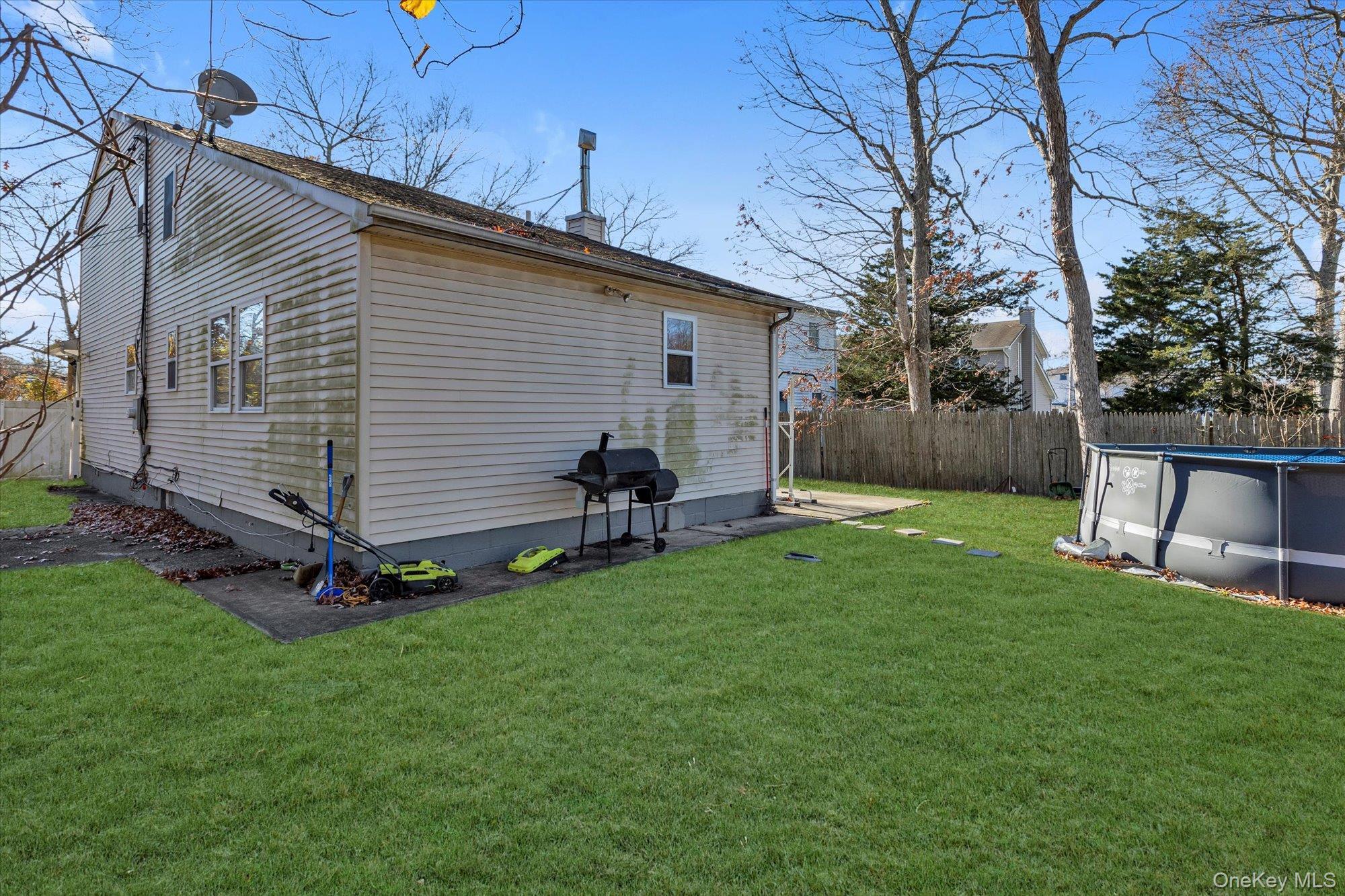 Single Family Laurelton Suffolk County, NY 11784, MLS-940225-3