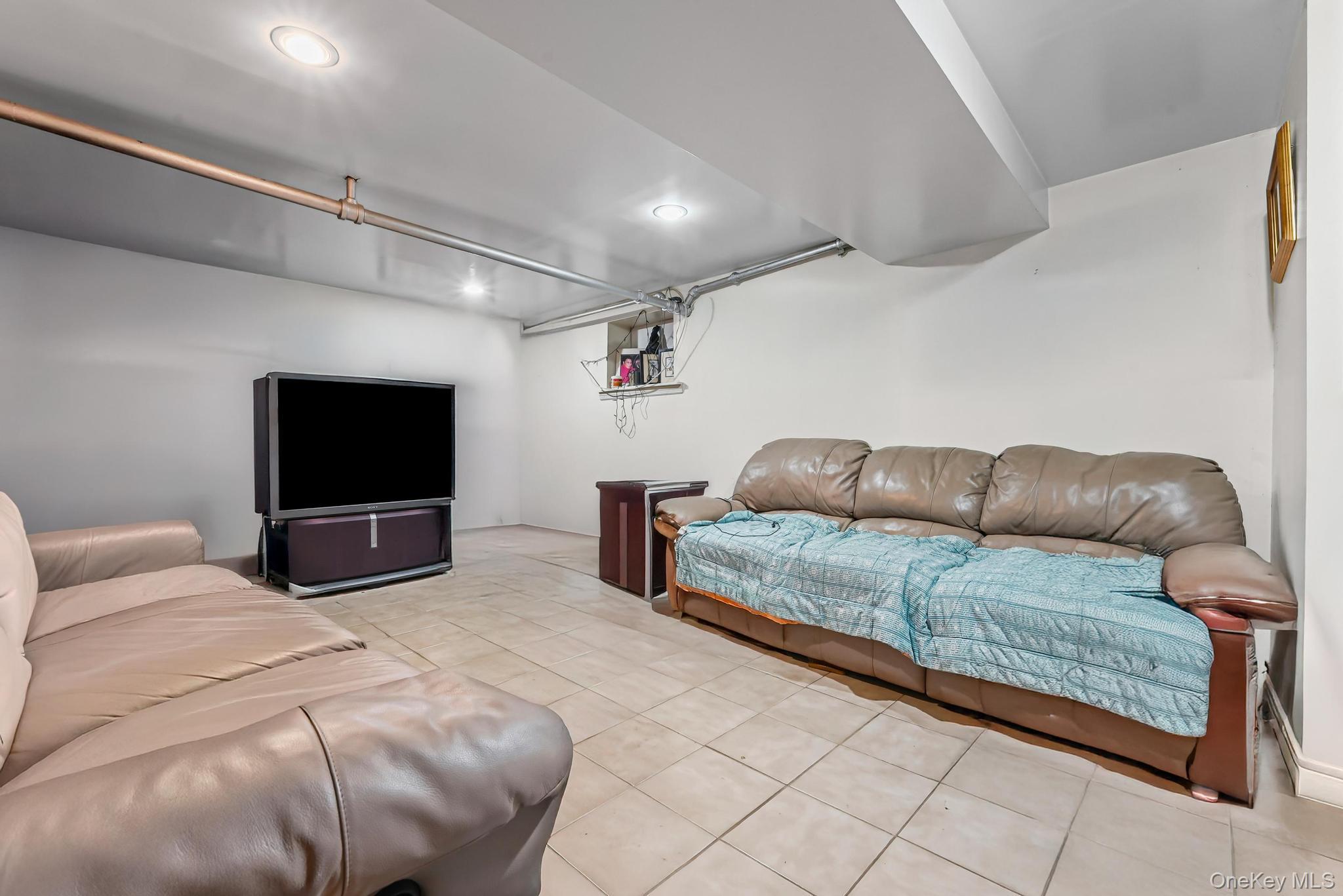 Single Family Lewiston Avenue Queens, NY 11412, MLS-940228-16