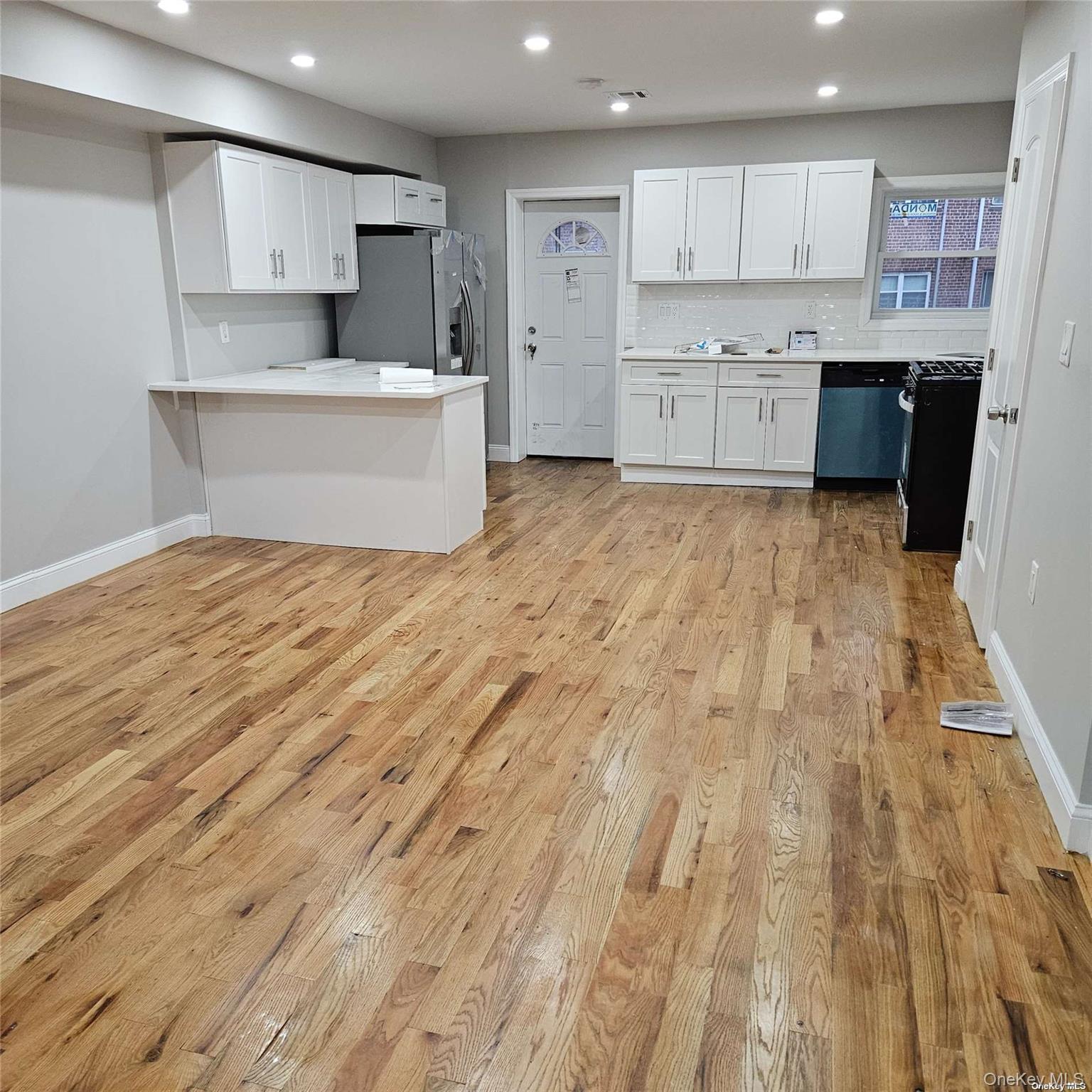 Single Family Hunt Bronx, NY 10462, MLS-940233-4