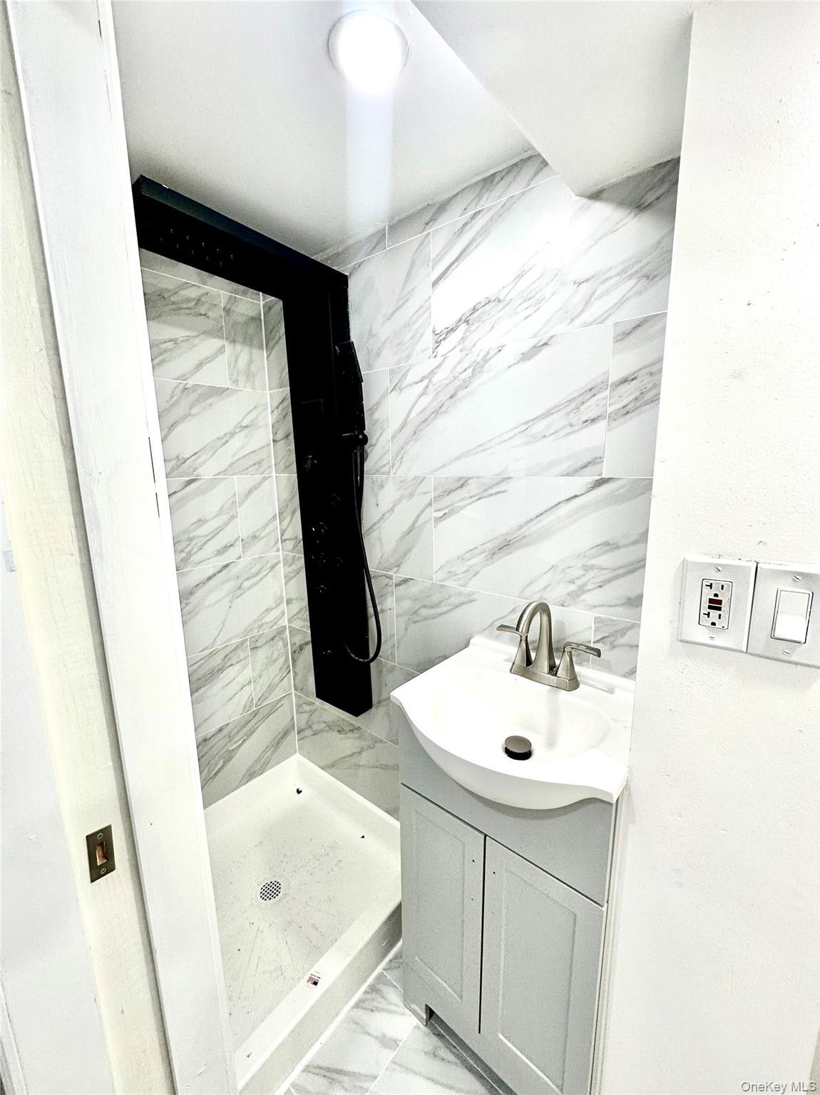 Single Family 231st  Queens, NY 11413, MLS-940255-24