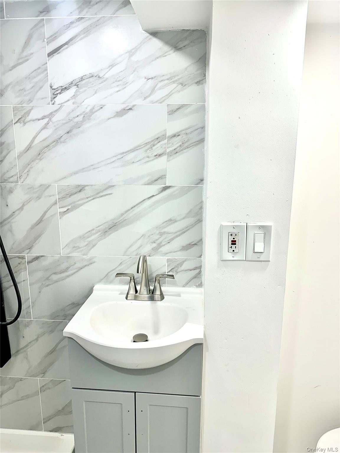 Single Family 231st  Queens, NY 11413, MLS-940255-25