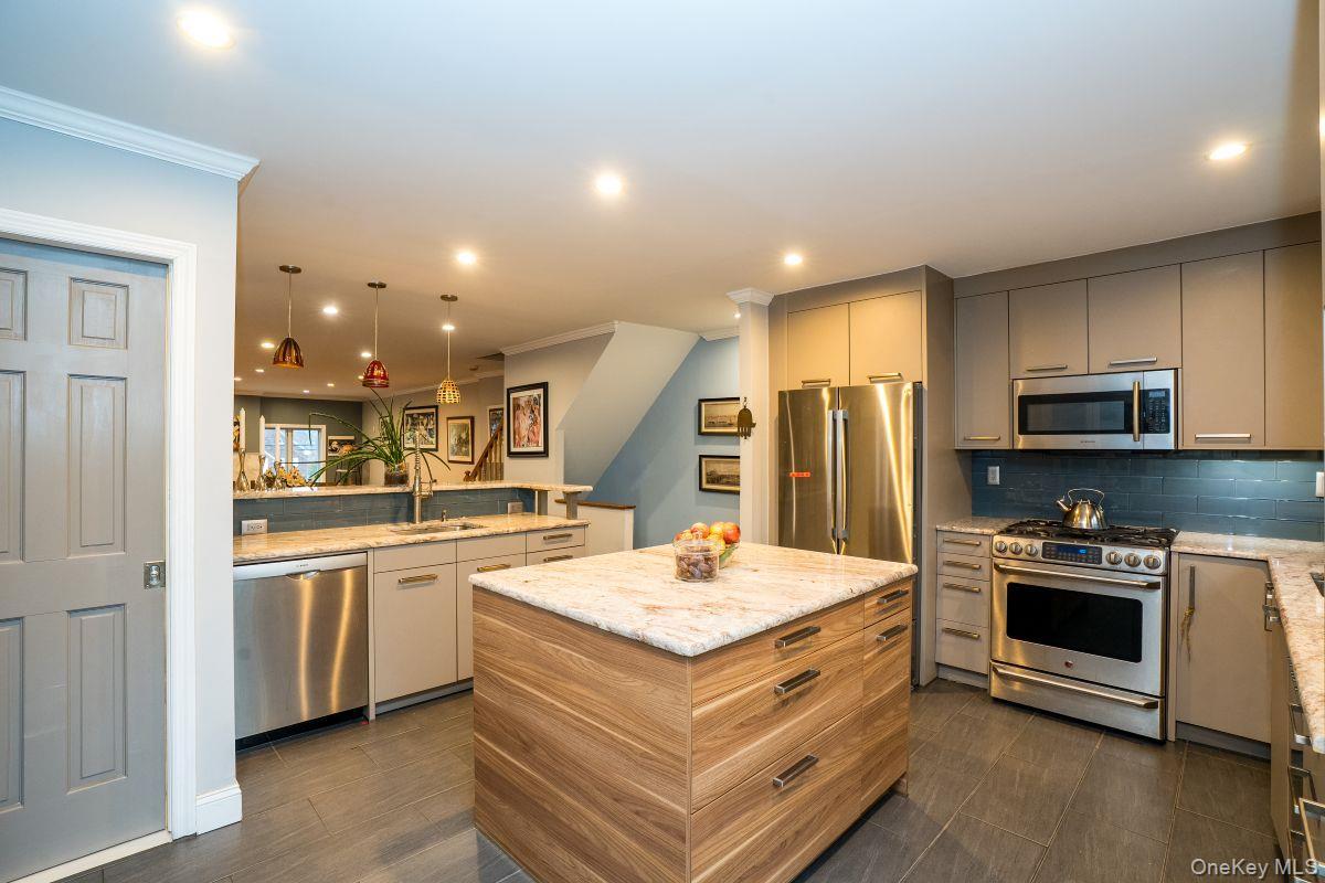 Single Family Independence Bronx, NY 10463, MLS-940287-10