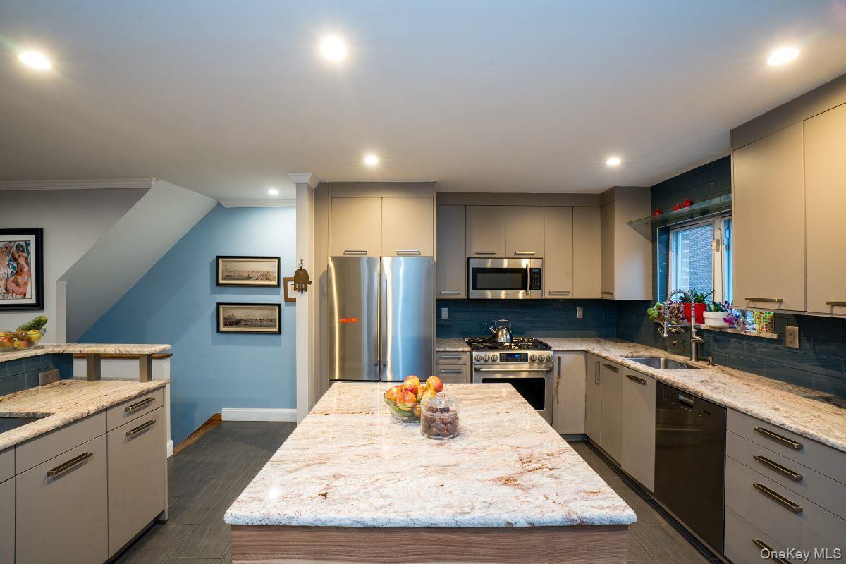 Single Family Independence Bronx, NY 10463, MLS-940287-5