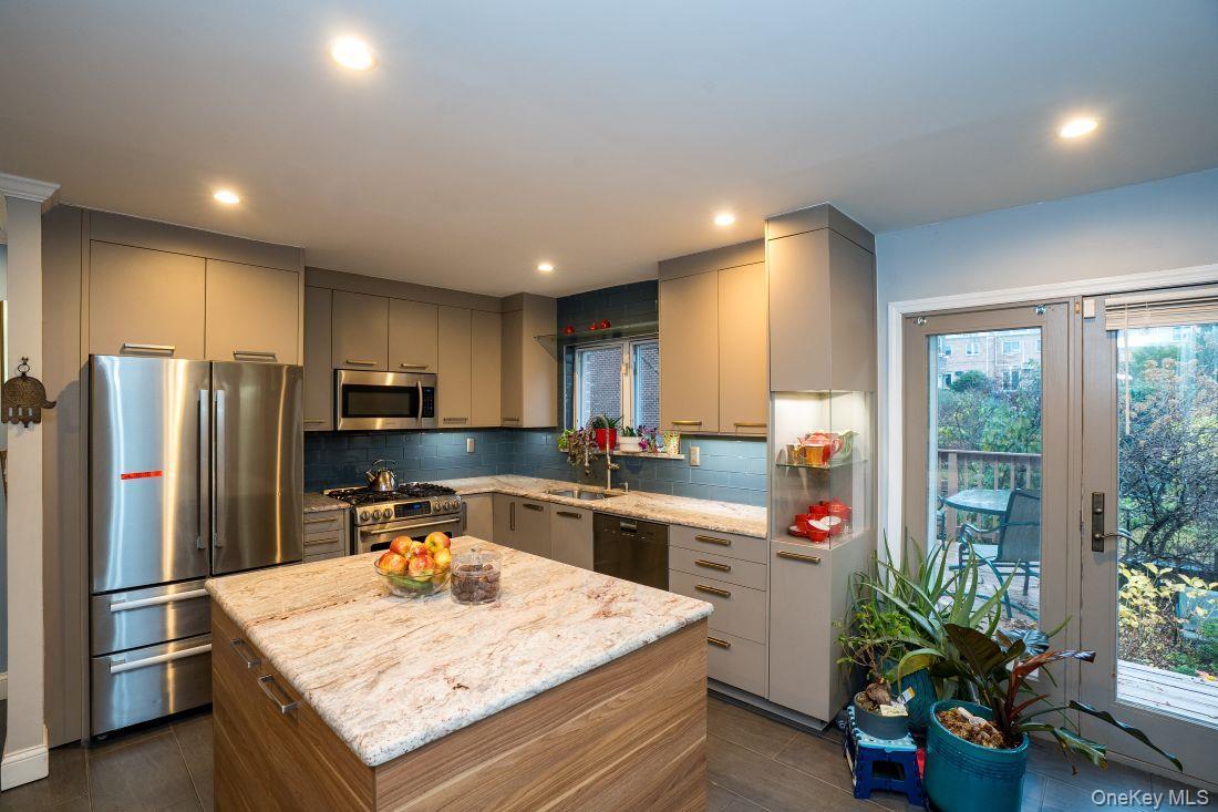 Single Family Independence Bronx, NY 10463, MLS-940287-6