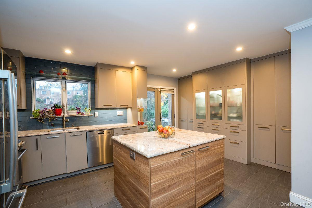 Single Family Independence Bronx, NY 10463, MLS-940287-7