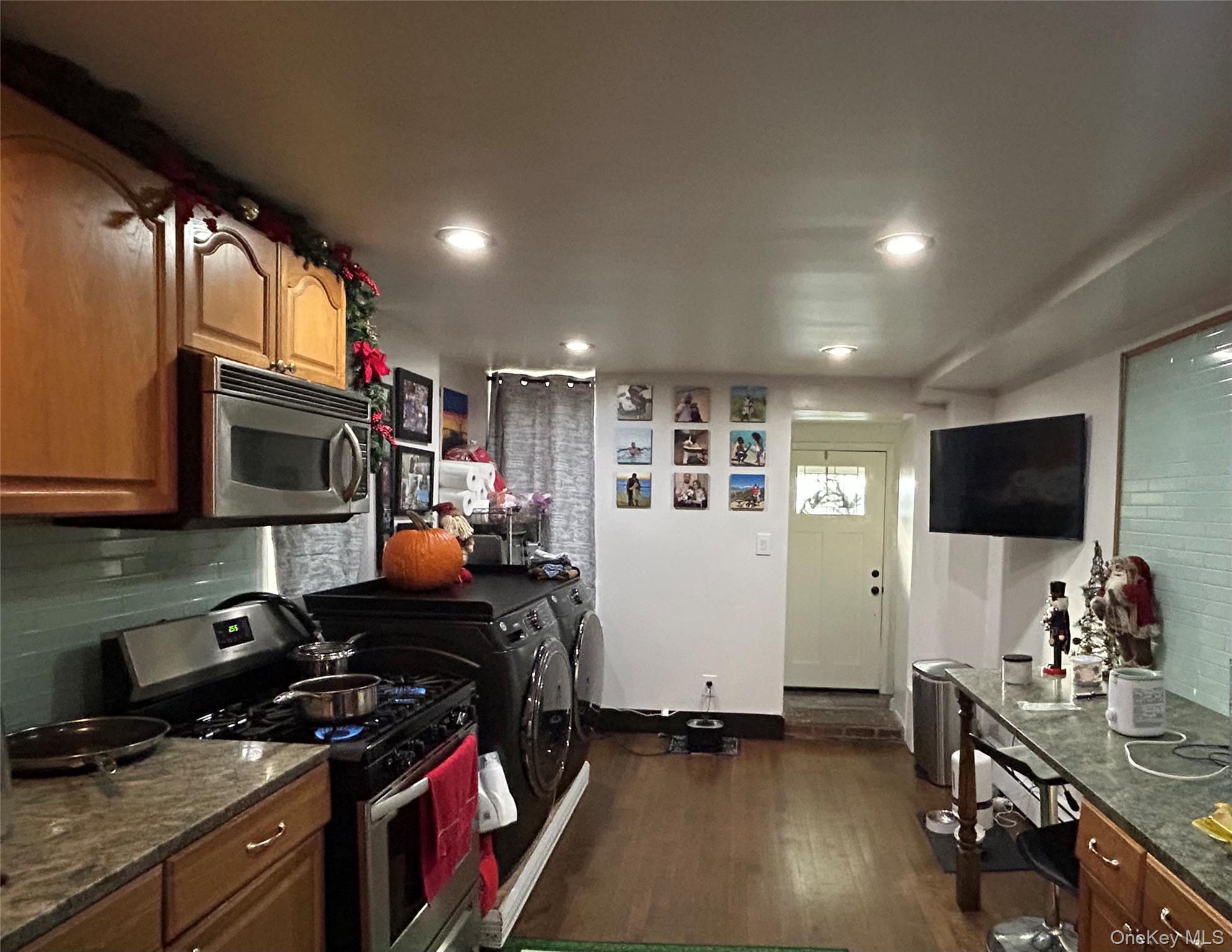 Single Family Calhoun Bronx, NY 10465, MLS-940304-12